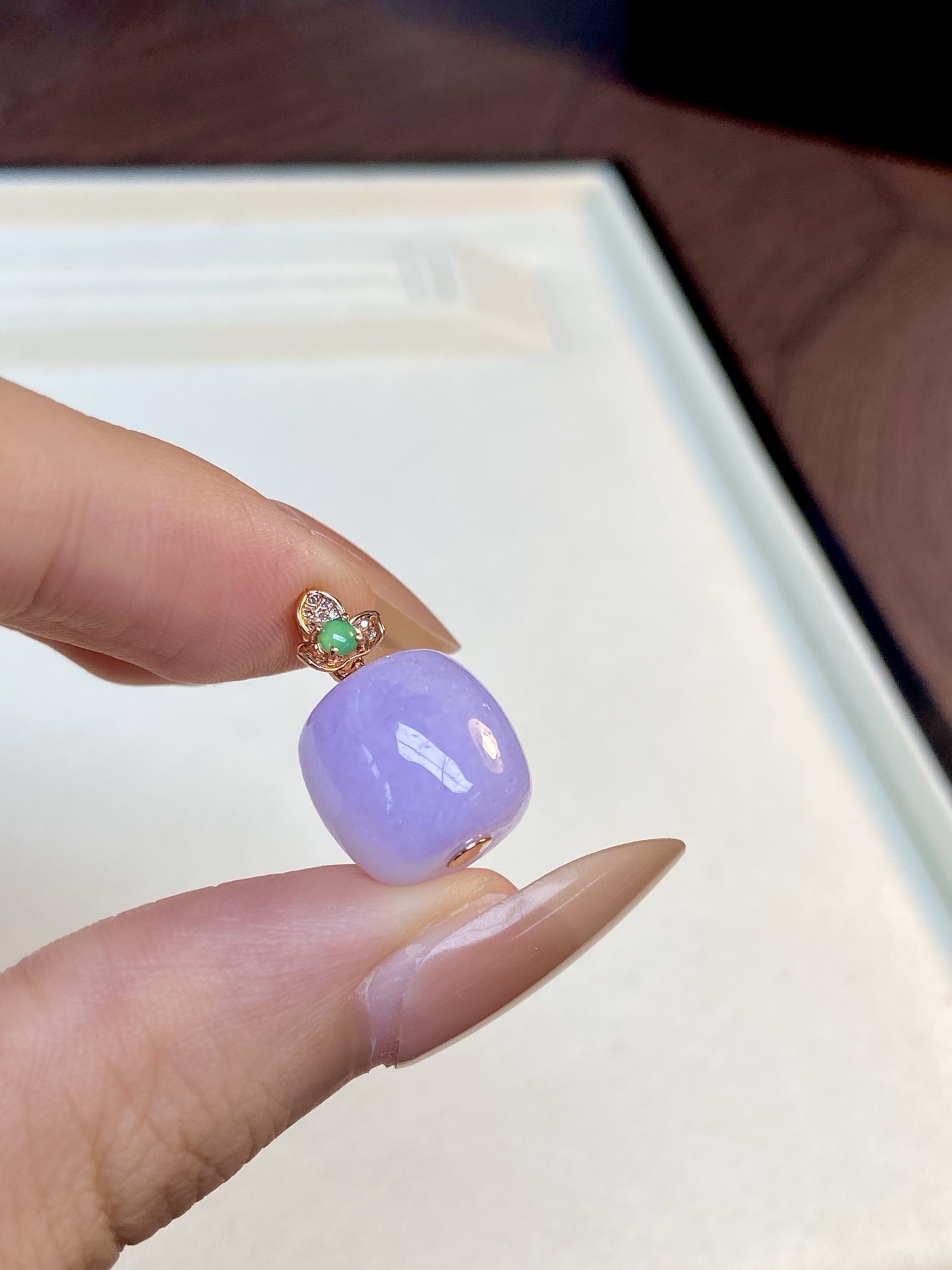 冰紫路路通吊坠，极简的感，低头间皆是内敛贵气，寓意路路畅通 财运滚滚：20.1，裸石：13.2-12.7mm，无裂。