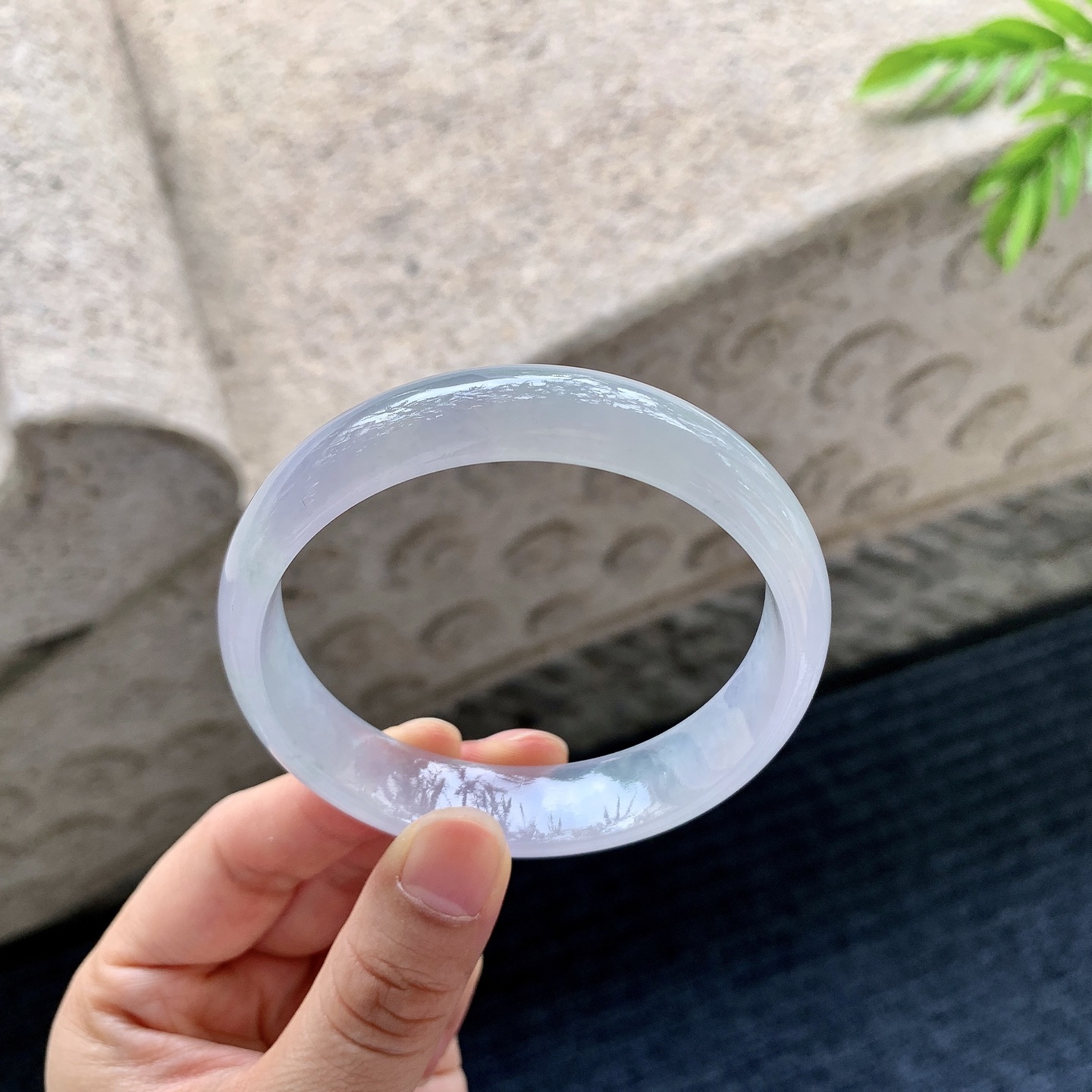 正圈57 58，圈口58/13.7/6.3，编码A1071784，描述冰糯，水润，种老，细腻，无裂。