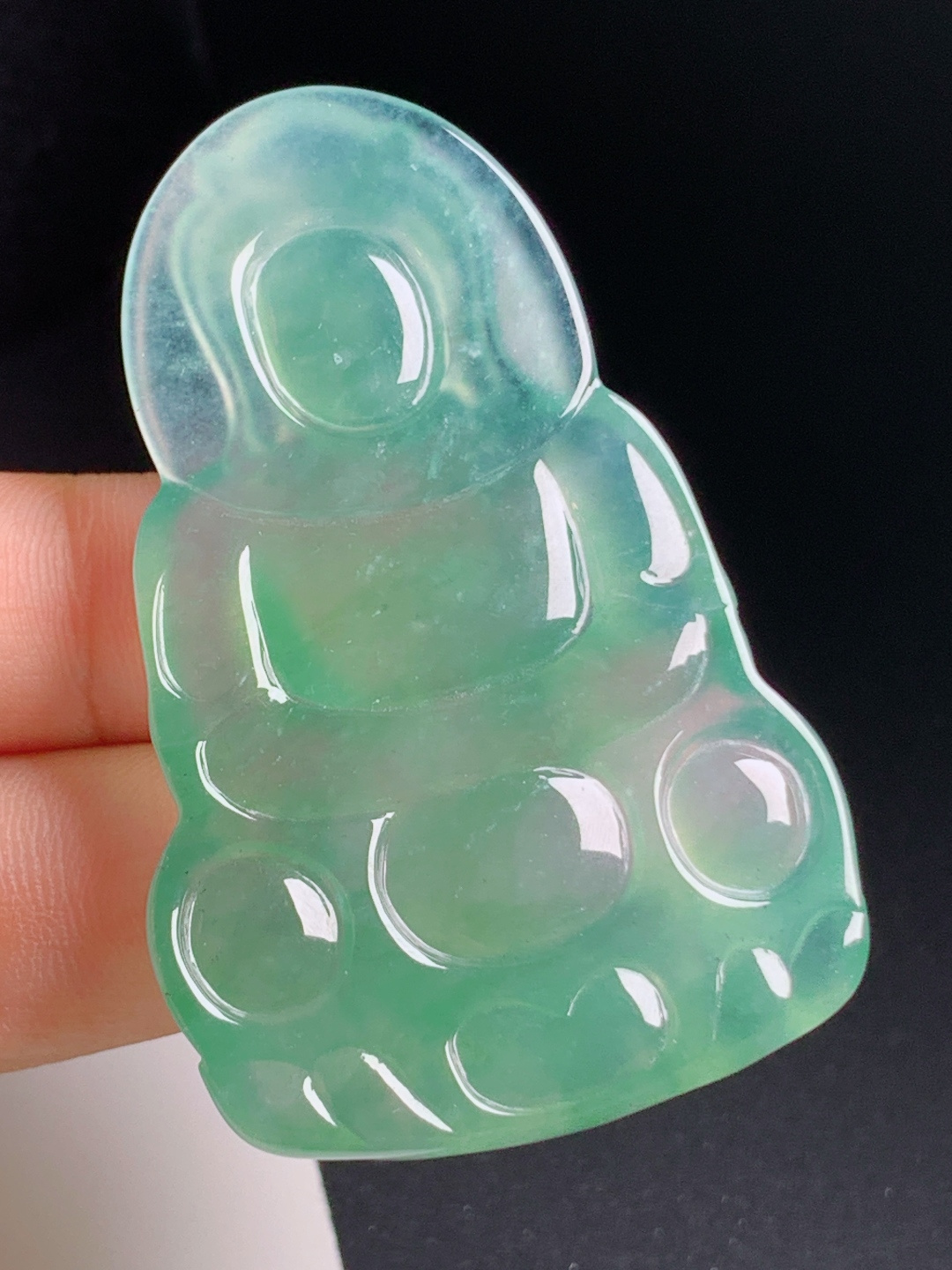 高冰湖水绿观音，种水通透胶感十足，雕工端庄肃穆