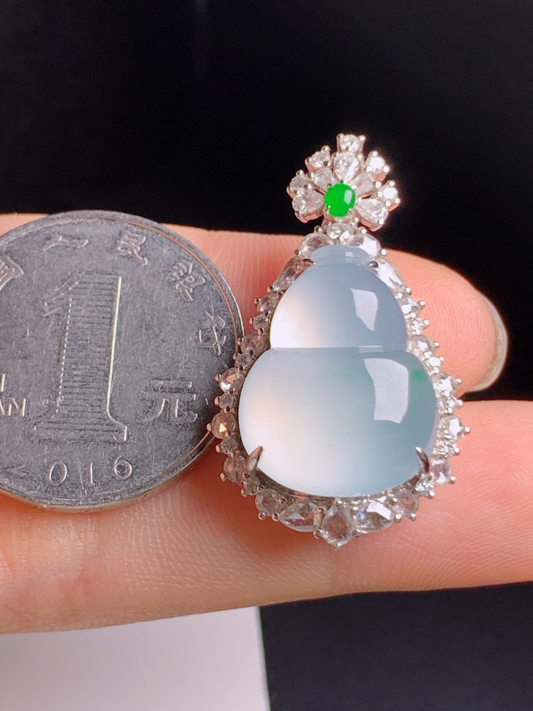 高冰葫芦吊坠，冰透起光版型饱满，满钻镶嵌轻奢显贵，裸石18.1-14.5-632-18.6-13.3