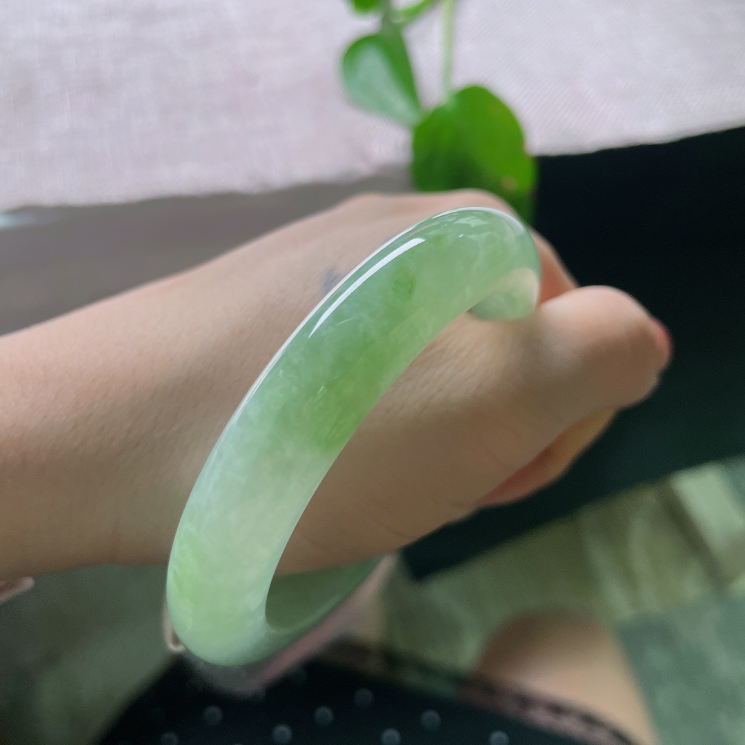 青草绿正圈，冰润细腻，清雅苑苑，无裂，56632a
