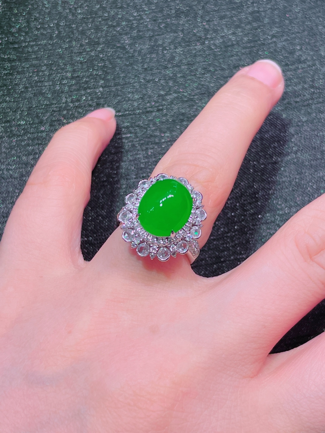 高冰绿蛋面戒指 晶莹剔透，新颖时尚，品相，13-10.5-7