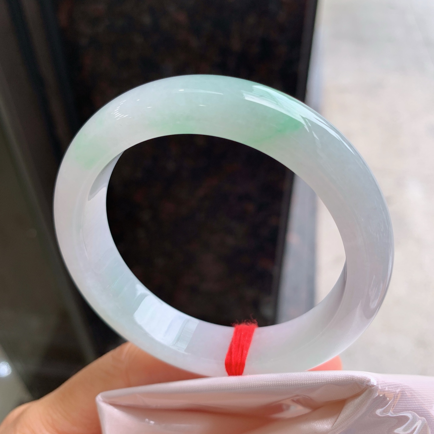 正圈飘绿 无裂 尺寸：55/12.8/9