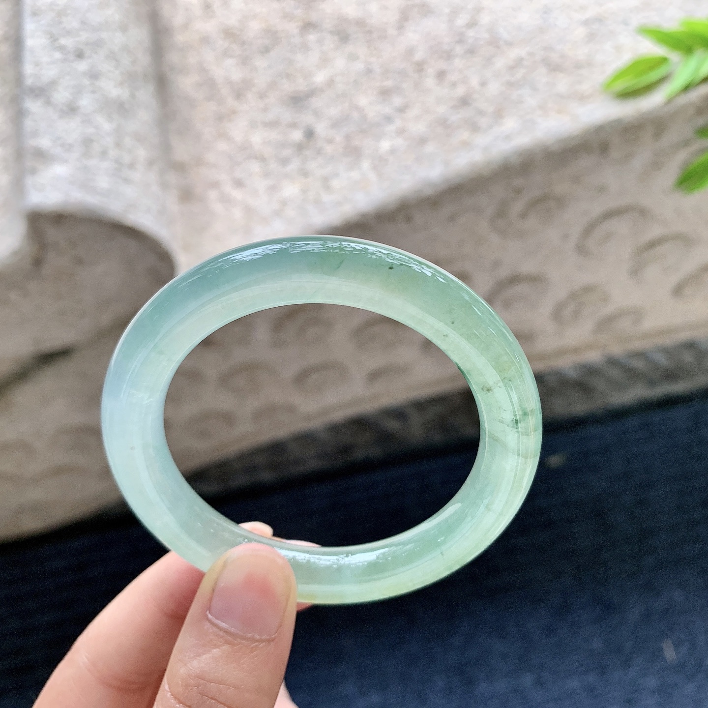 圆条50 51，圈口51.2/9.3/9.5，编码DZ080112，描述冰糯飘黄翡，水润，种老，细腻，有棉根