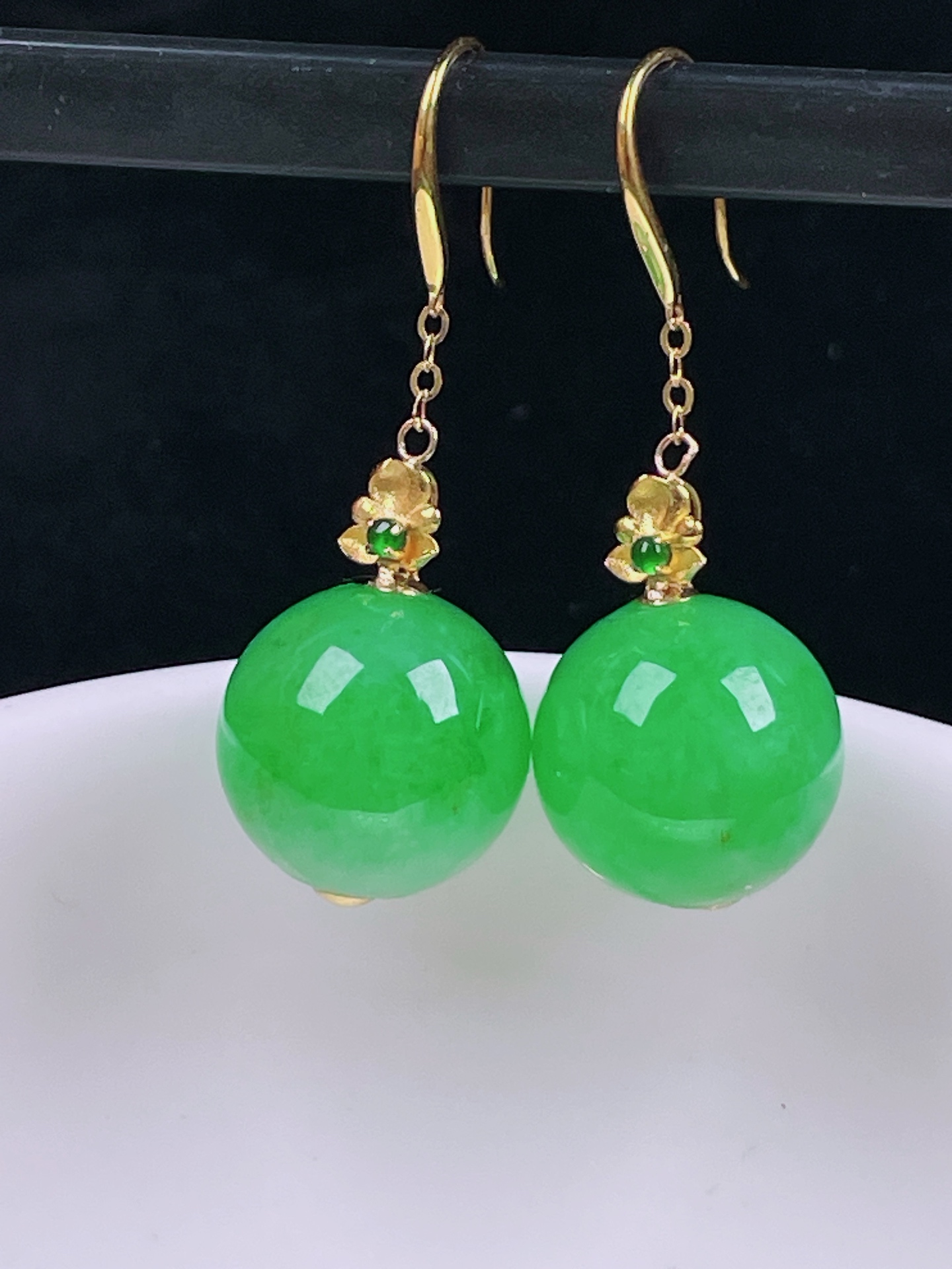 ️阳绿耳坠，老种起光，细底通透，尺寸：裸石12.2mm0731