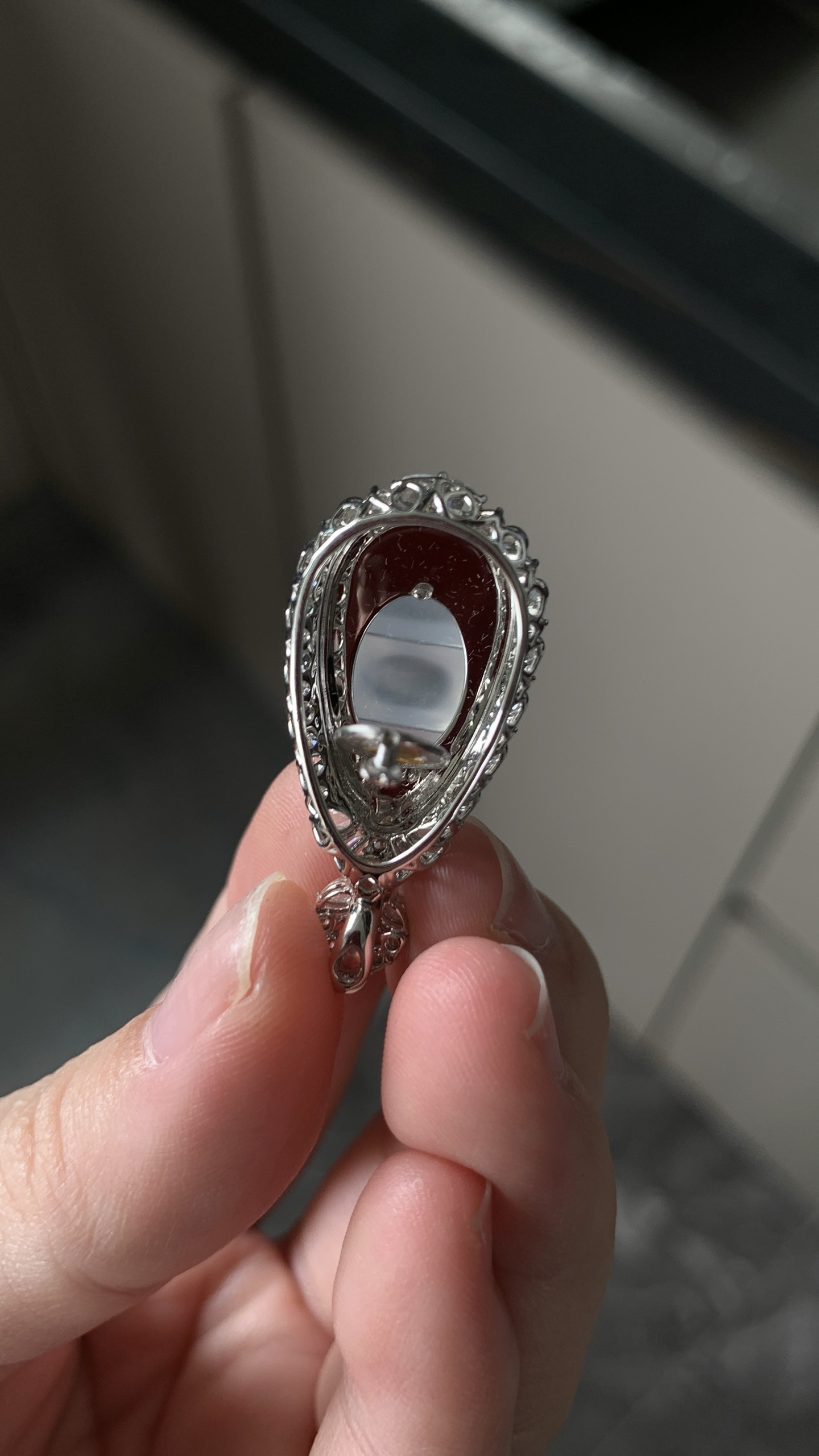 【18k金镶嵌福豆吊坠】冰润水透，种老细腻起荧，尺寸：成品：32.3*15.3*10.1，裸石：20.3*11.7*4.2,a39731