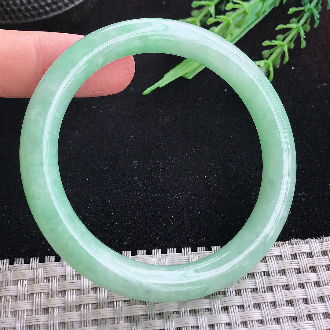 实拍A货翡翠55.8/8.8/9老坑精美苹果绿圆条手镯玉镯平安镯百搭