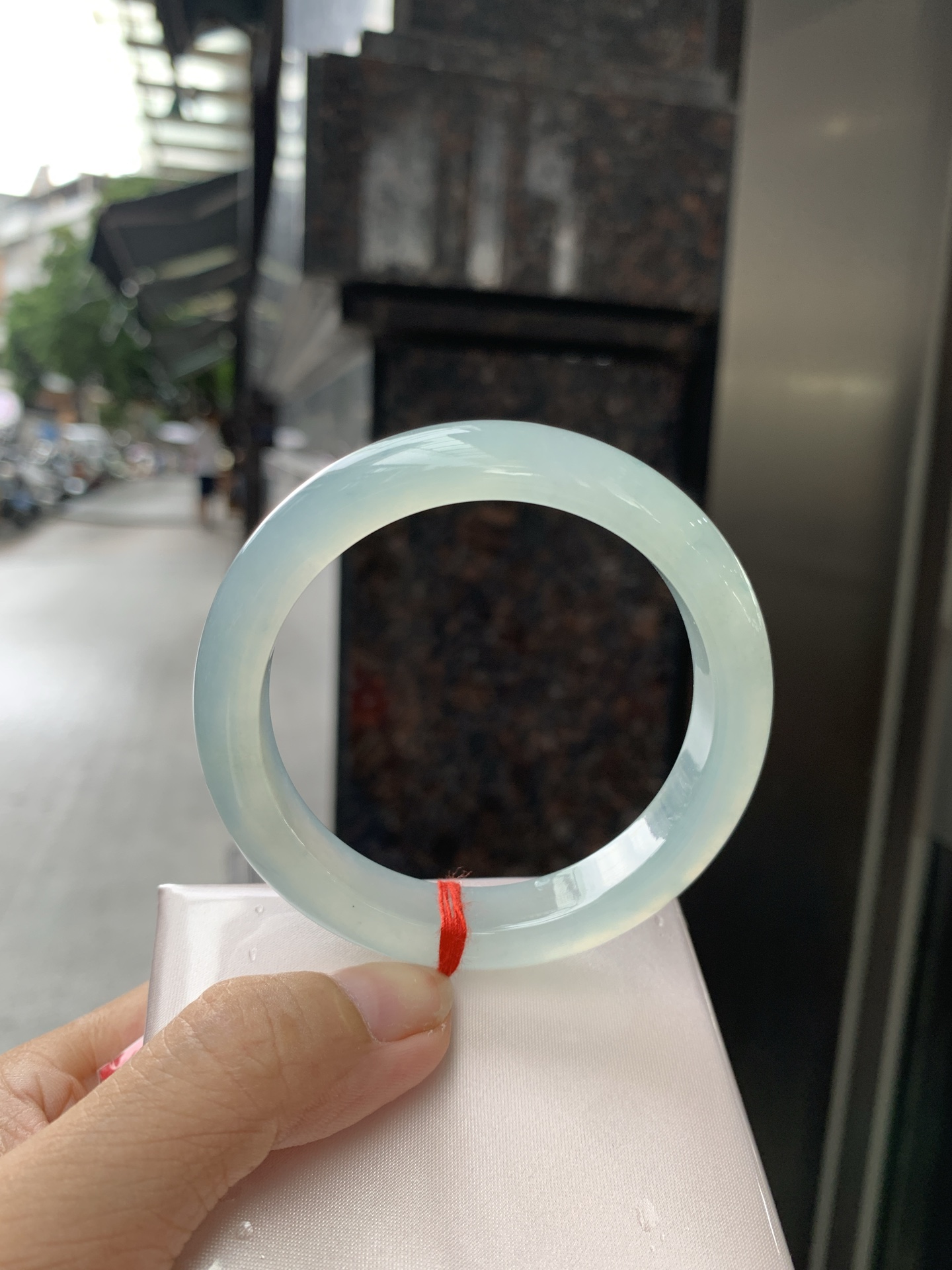 冰蓝飘花正圈, 0801-N1281-2, 无裂，底妆冰润细腻，碎花灵动像是被风吹散的蓝墨水，恰似春夜星河落入腕间🪸