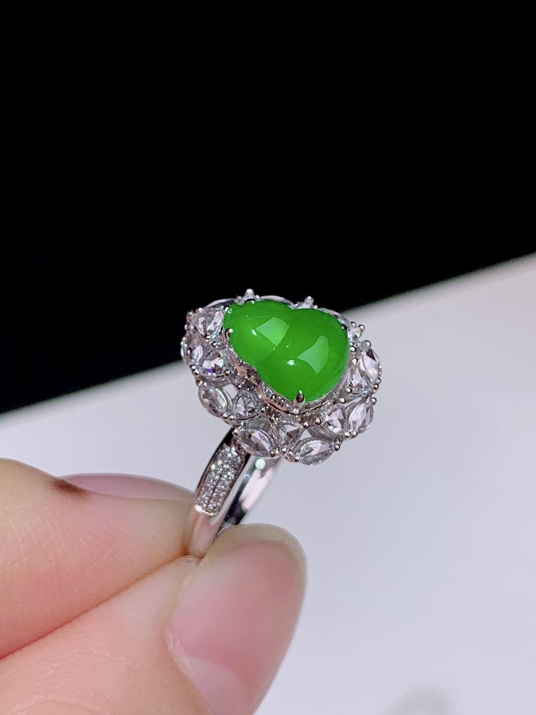 冰阳绿葫芦戒指，18k金钻镶嵌，13.6-11.2-9