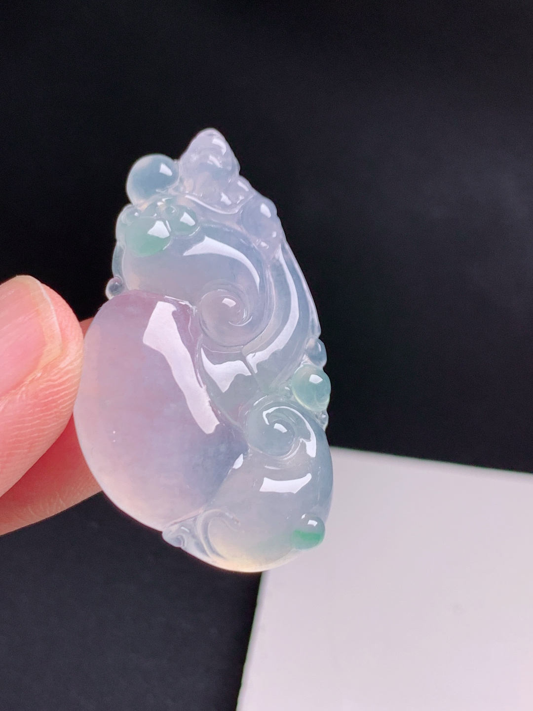 ️ 冰种如意，胶感莹润带飘绿，雕工流畅寓意吉祥，温婉雅致 080729