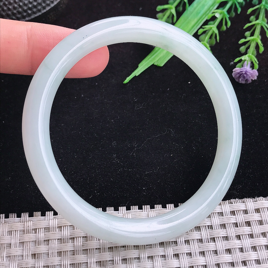 实拍A货翡翠57/8.2/8.4老坑秀气冰润飘花圆条手镯叮当镯平安镯百搭