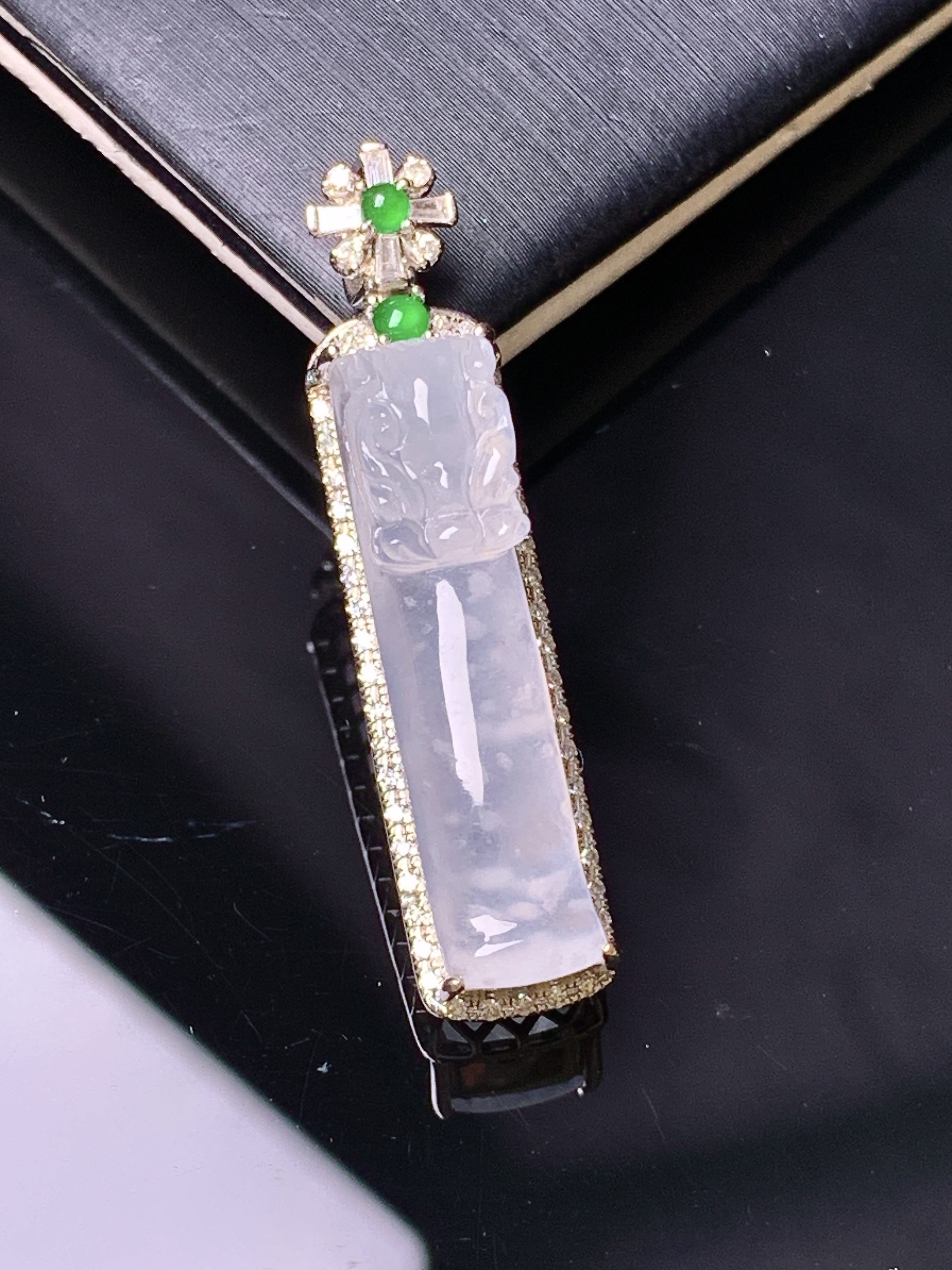 18k金钻镶嵌冰种貔貅吊坠 玉质细腻 色泽艳丽清新 水润亮眼 整体尺寸34.7*8*9.2 y9