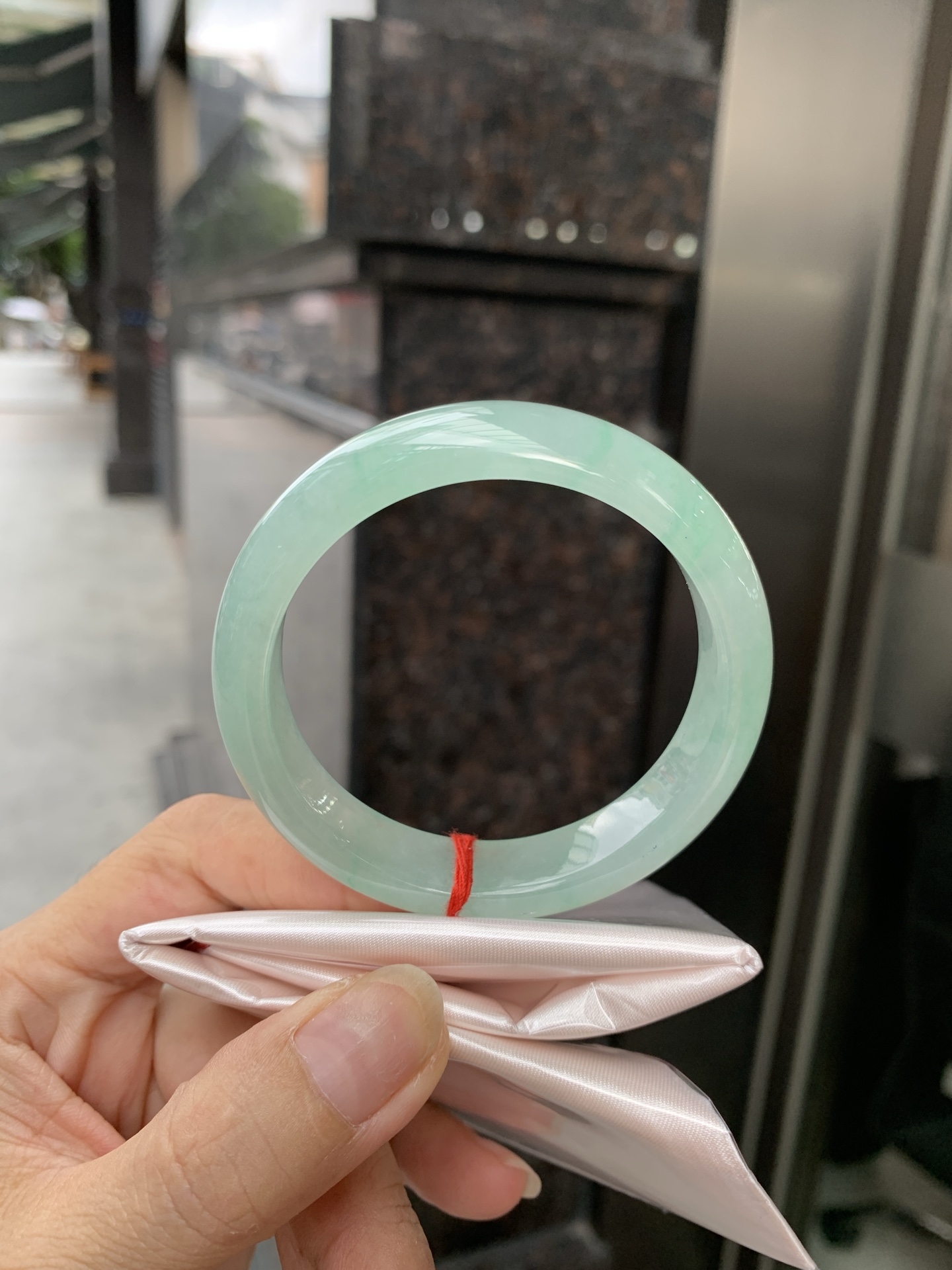 冰晴飘绿正圈,51.8-7.1-12,0801-SJ-131,无裂,底妆水润细腻，满圈晴绿底色飘绿花
