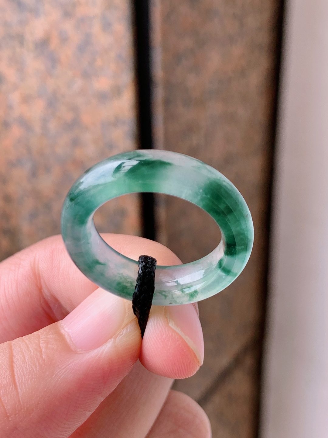 ️ 冰种飘花戒圈，种质老透胶感十足，墨绿飘花意境悠远，简约百搭日常佩戴佳品