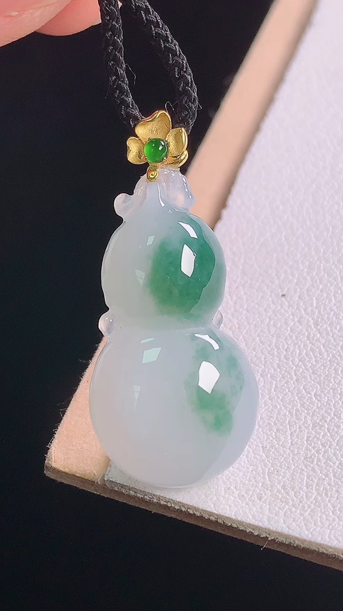 ️18K冰飘花葫芦吊坠，无裂，尺寸:30.2-25.3-13.6-8.3mm 28