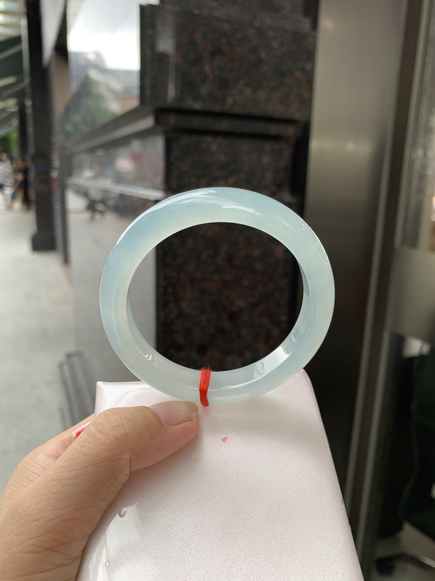 冰蓝飘花正圈, 55.6-7.9-11, 0801-N1281-3, 无裂，底妆冰润细腻，碎花灵动像是被风吹散的蓝墨水，恰似春夜星河落入腕间🪸