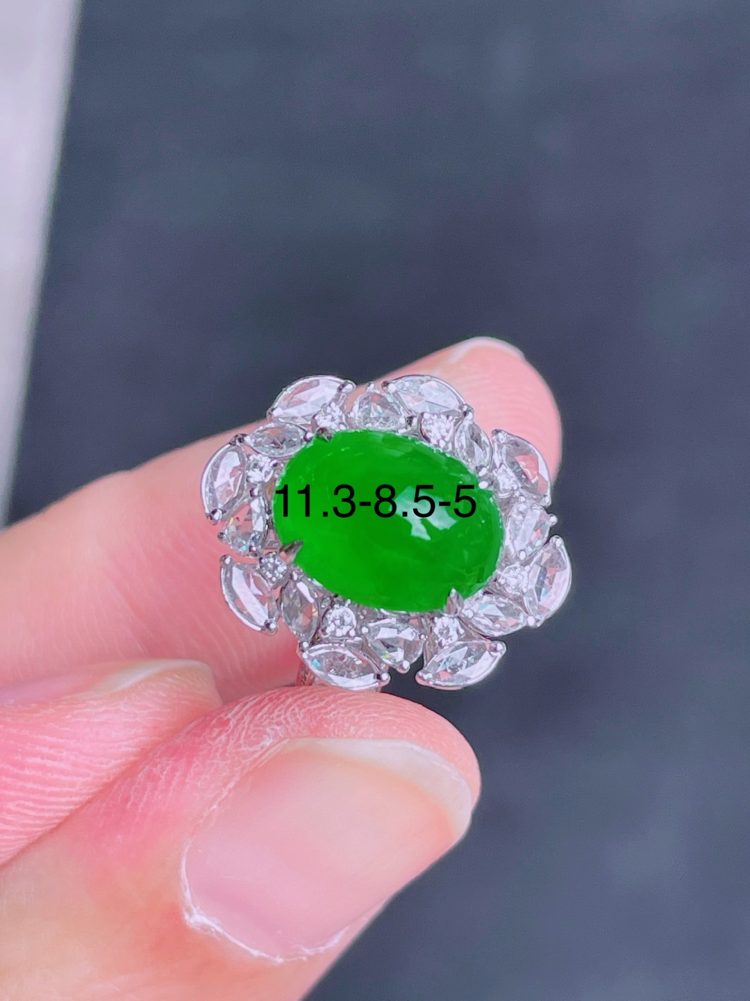 高冰绿蛋面戒指 晶莹剔透，新颖时尚，品相，11.3-8.5-5