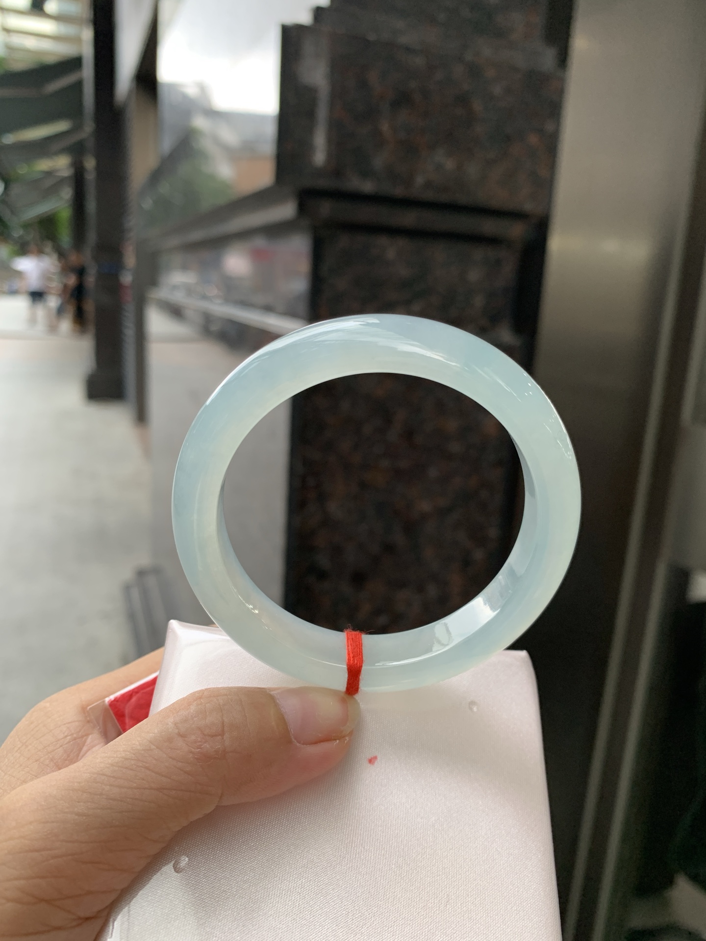 冰蓝飘花正圈, 55.6-7.9-11, 0801-N1281-3, 无裂，底妆冰润细腻，碎花灵动像是被风吹散的蓝墨水，恰似春夜星河落入腕间🪸