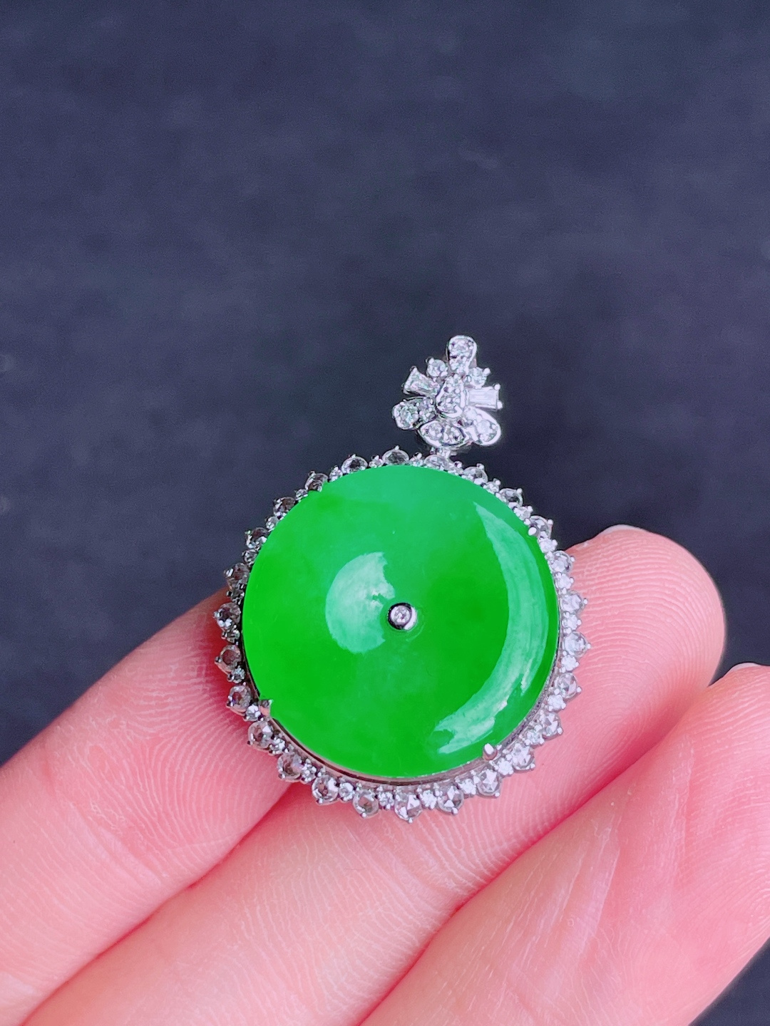 ️高冰绿平安扣吊坠，晶莹剔透，新颖时尚，品相，19-3