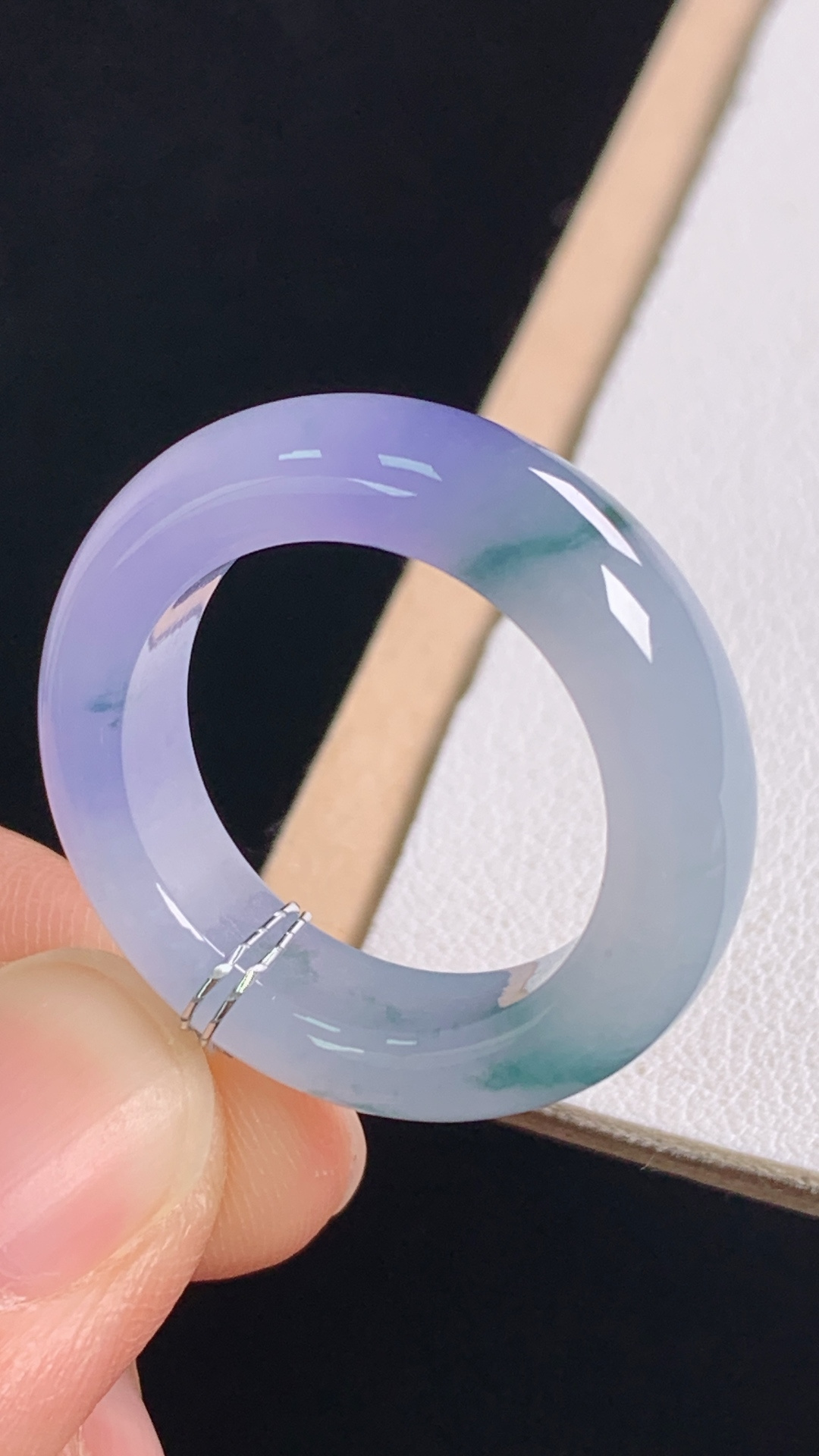 紫飘花指环，紫气东来，花色灵动，无裂，尺寸:圈口17/18.3-6.2-4.2mm