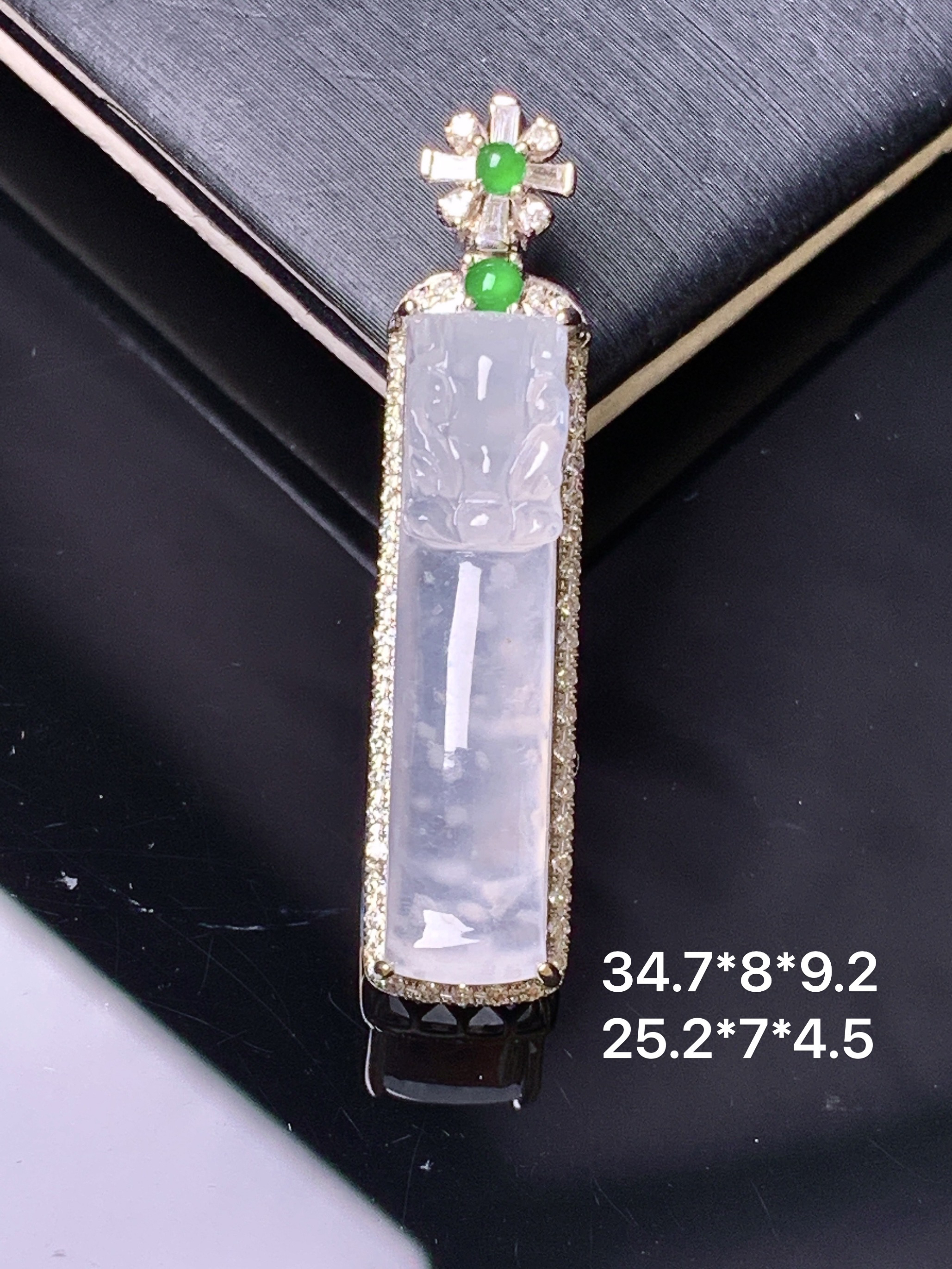 18k金钻镶嵌冰种貔貅吊坠 玉质细腻 色泽艳丽清新 水润亮眼 整体尺寸34.7*8*9.2 y9