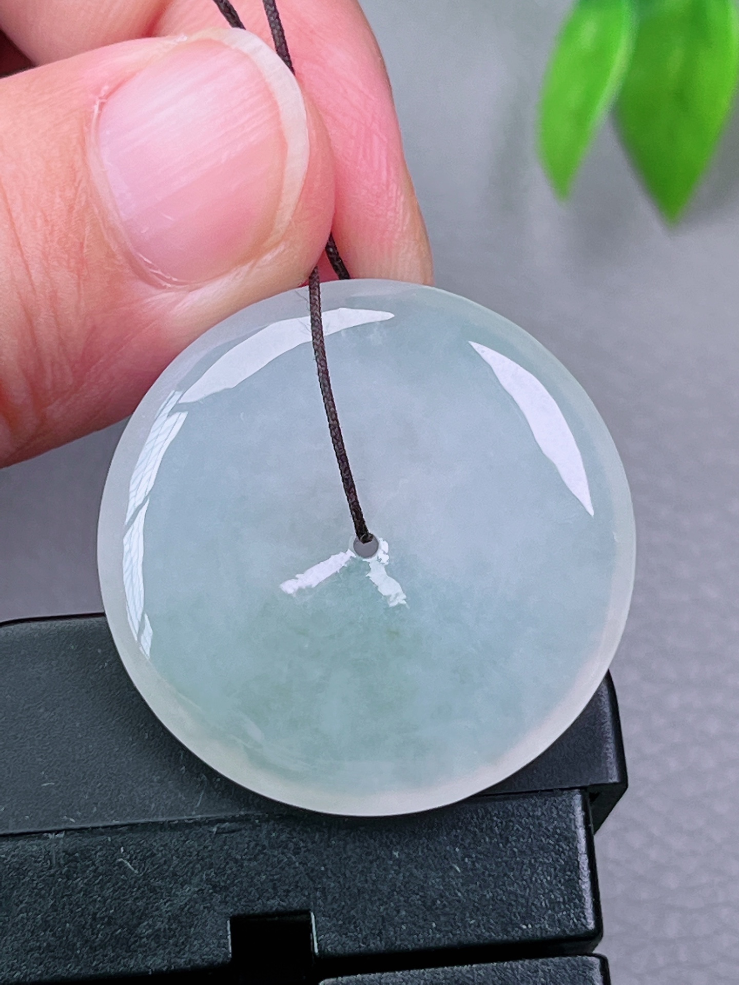 冰种平安扣，无裂，油洁，冰透水润，起荧光，尺寸：31-5.5