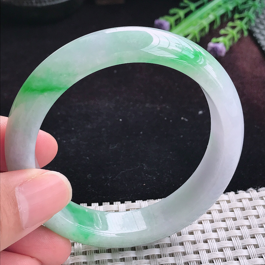 实拍A货翡翠58/14.1/8.8老坑冰润飘阳绿手镯宽边玉镯平安镯百搭
