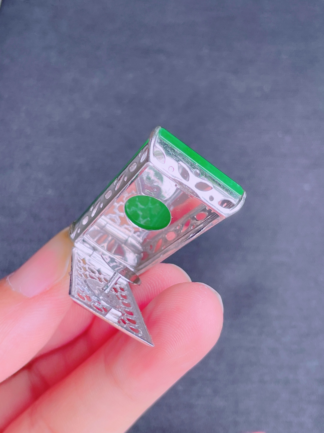 高冰绿无事牌吊坠，晶莹剔透，新颖时尚，品相，32.8-20-3