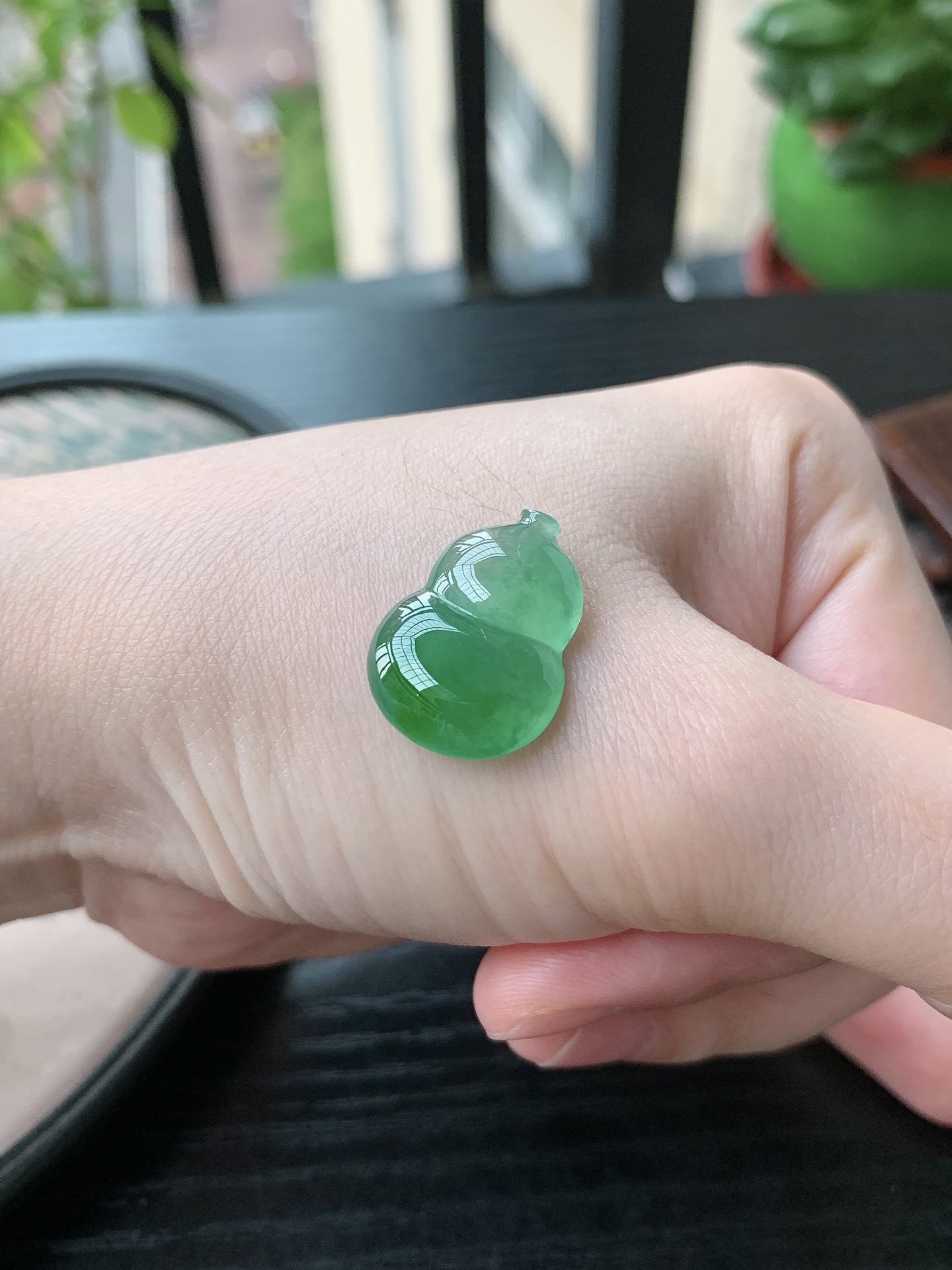 老坑冰种胶感飘阳绿葫芦吊坠,裸石尺寸:20.5-15.3-4.8mm