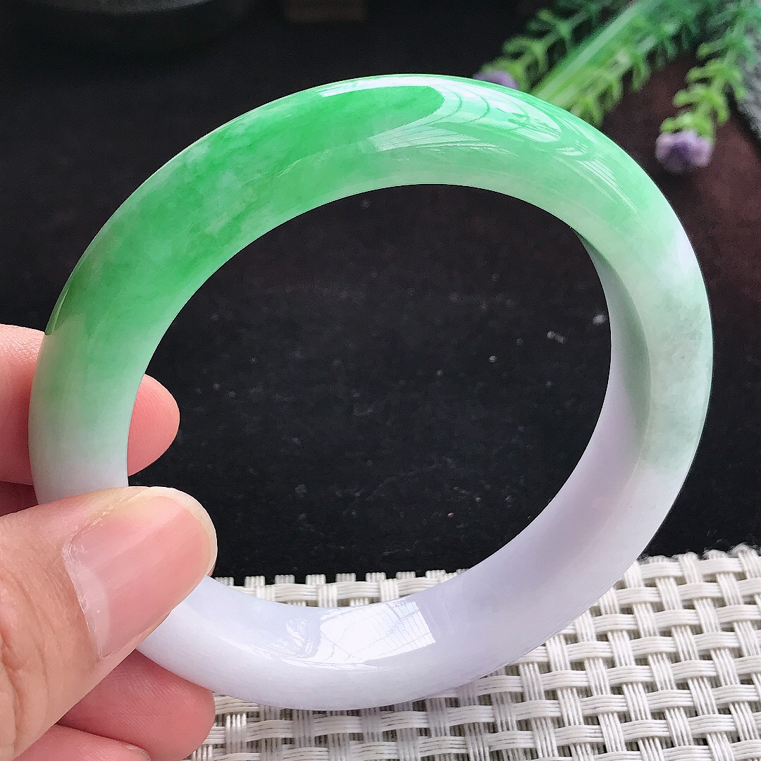 实拍A货翡翠59/13/9.6老坑精美辣阳绿手镯宽边玉镯平安镯百搭