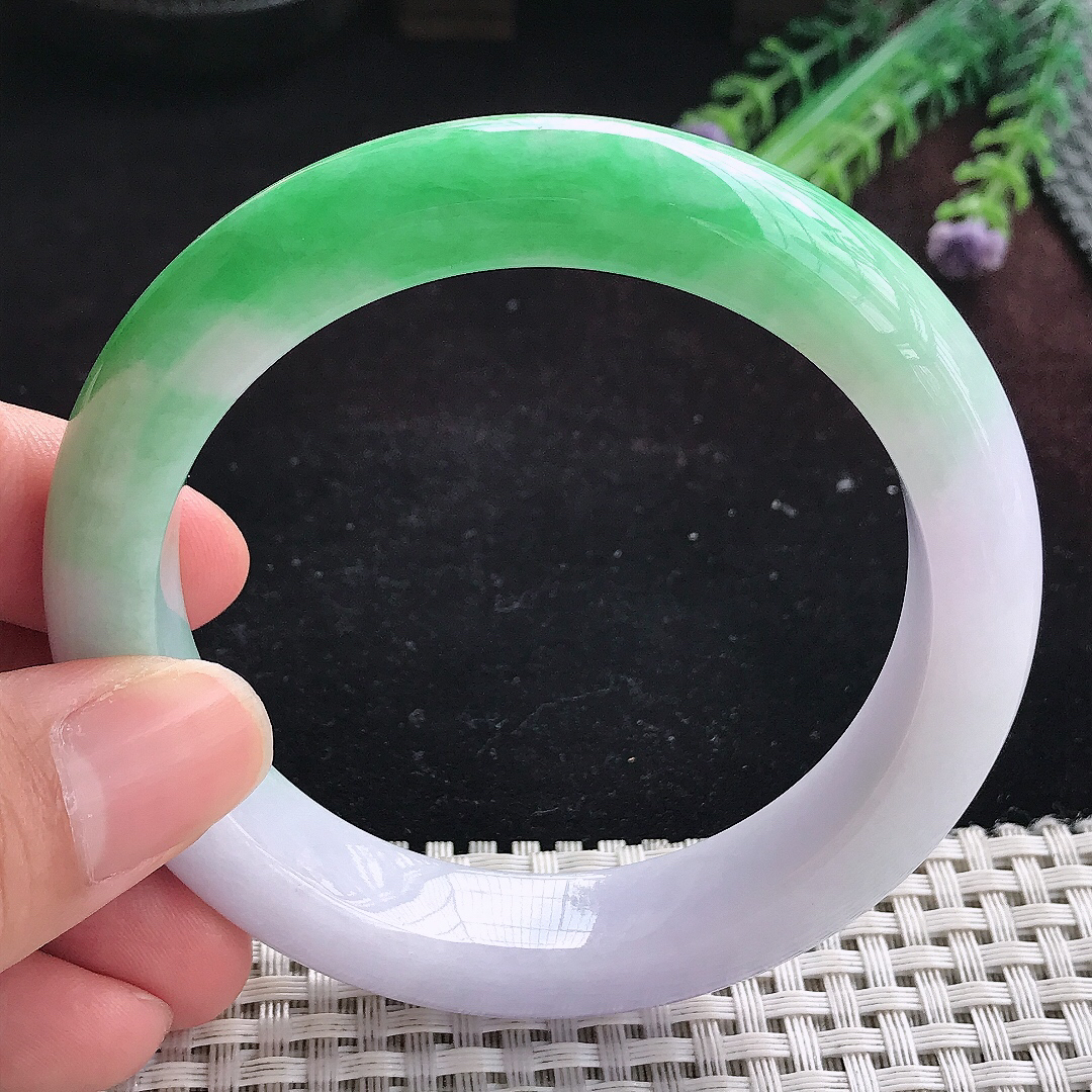 实拍A货翡翠59/13/9.6老坑精美辣阳绿手镯宽边玉镯平安镯百搭