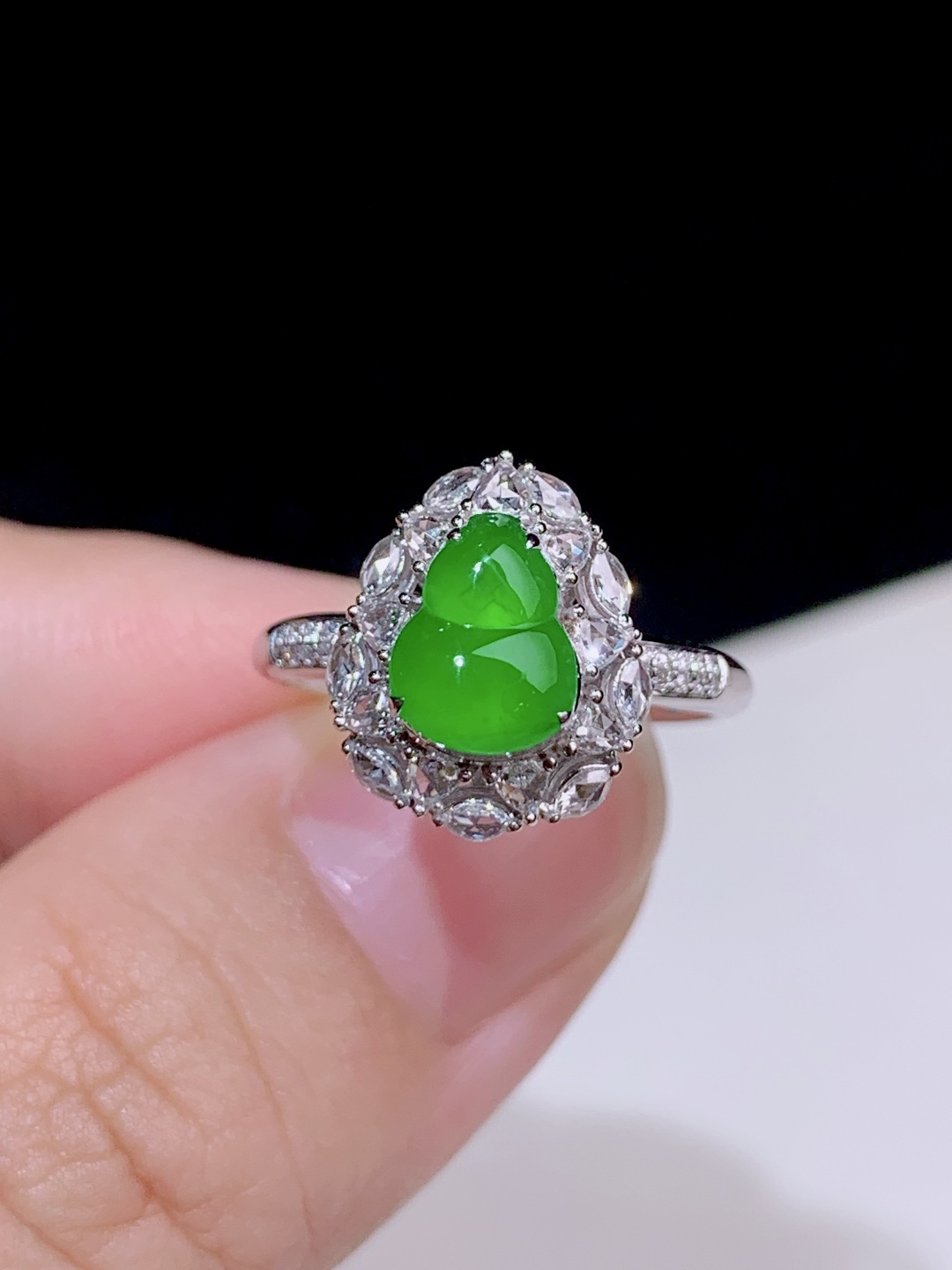 冰阳绿葫芦戒指，18k金钻镶嵌，13.6-11.2-9