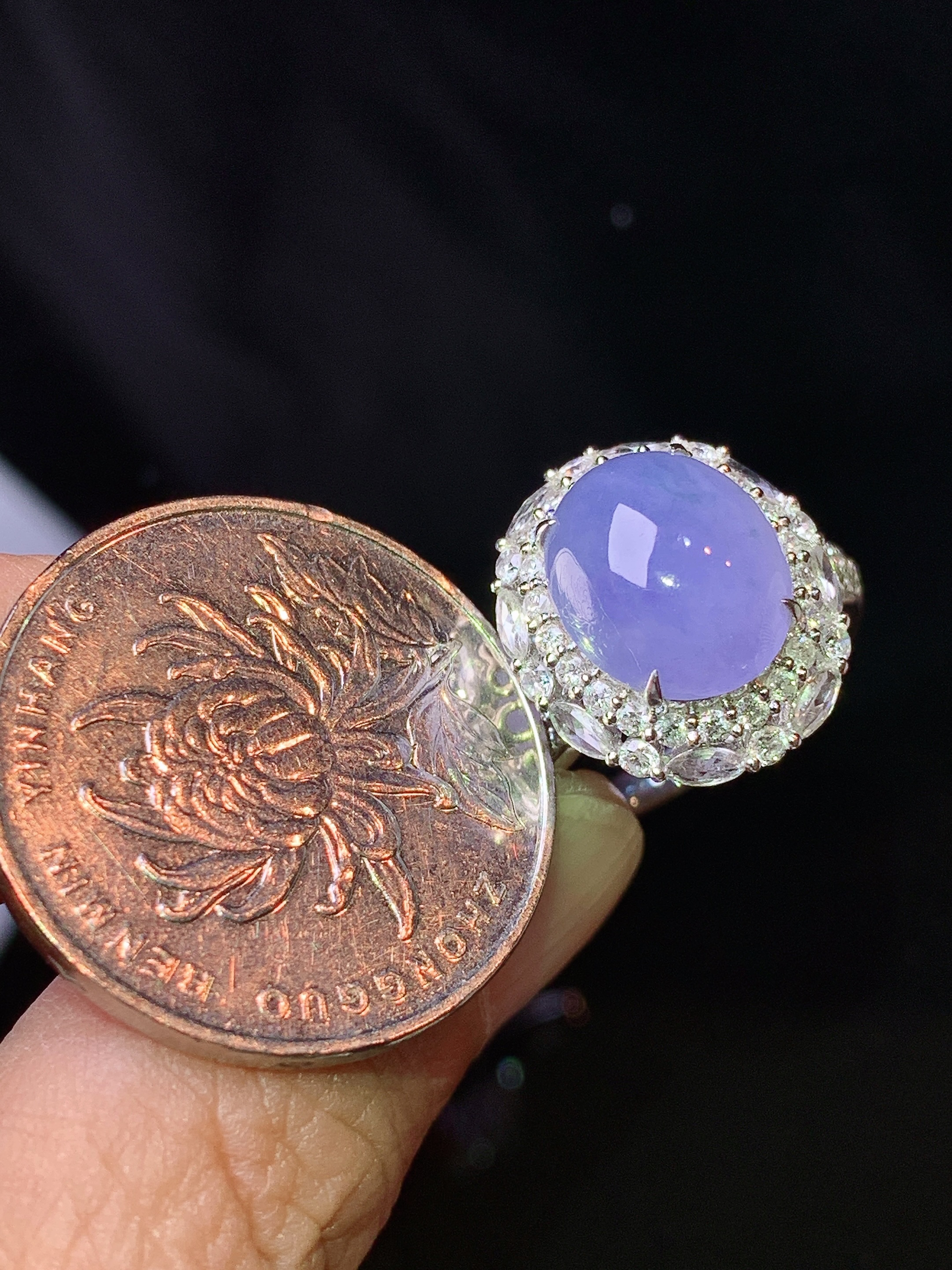 18k金钻镶嵌紫罗兰蛋面戒指 玉质细腻 色泽艳丽清新 水润亮眼 圈口14.5 整体尺寸16.6*14.5*11.5 L3