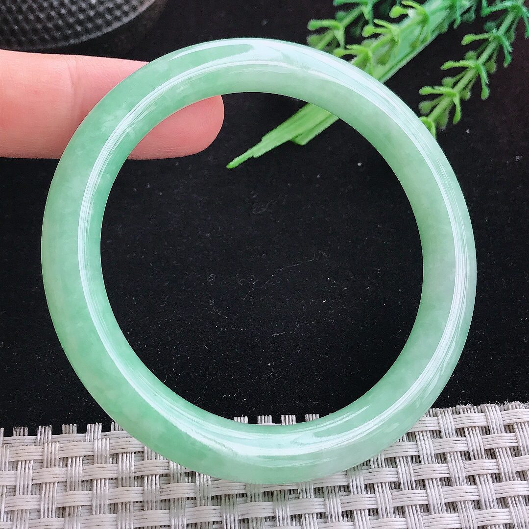 实拍A货翡翠55.8/8.8/9老坑精美苹果绿圆条手镯玉镯平安镯百搭