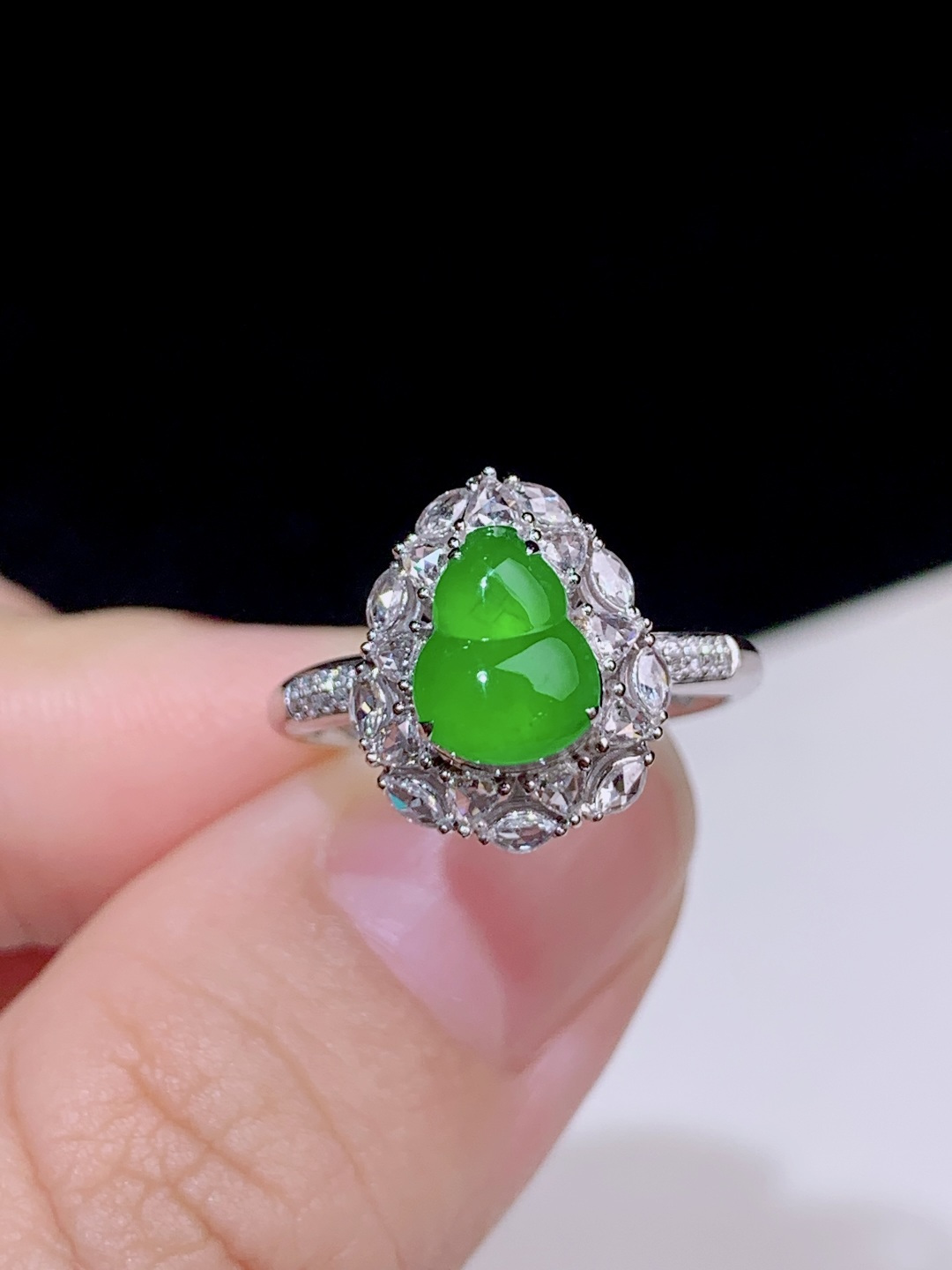 冰阳绿葫芦戒指，18k金钻镶嵌，13.6-11.2-9