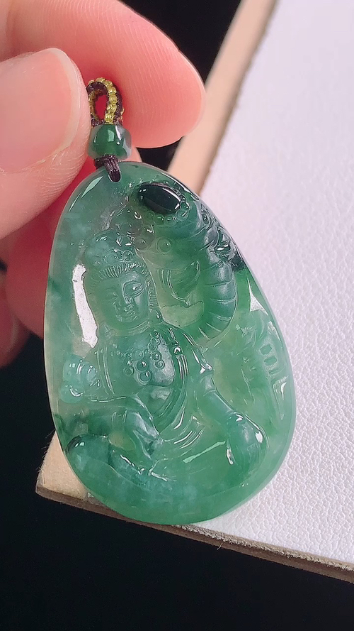 冰晴飘花普贤菩萨，无裂，尺寸:36.2-24.1-4.5mm 28
