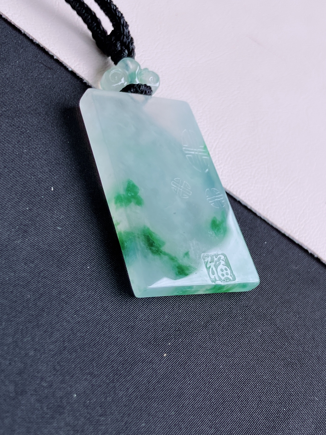 冰飘绿花平安牌，意境美。尺寸46/27.6/4.6/自然光实拍
