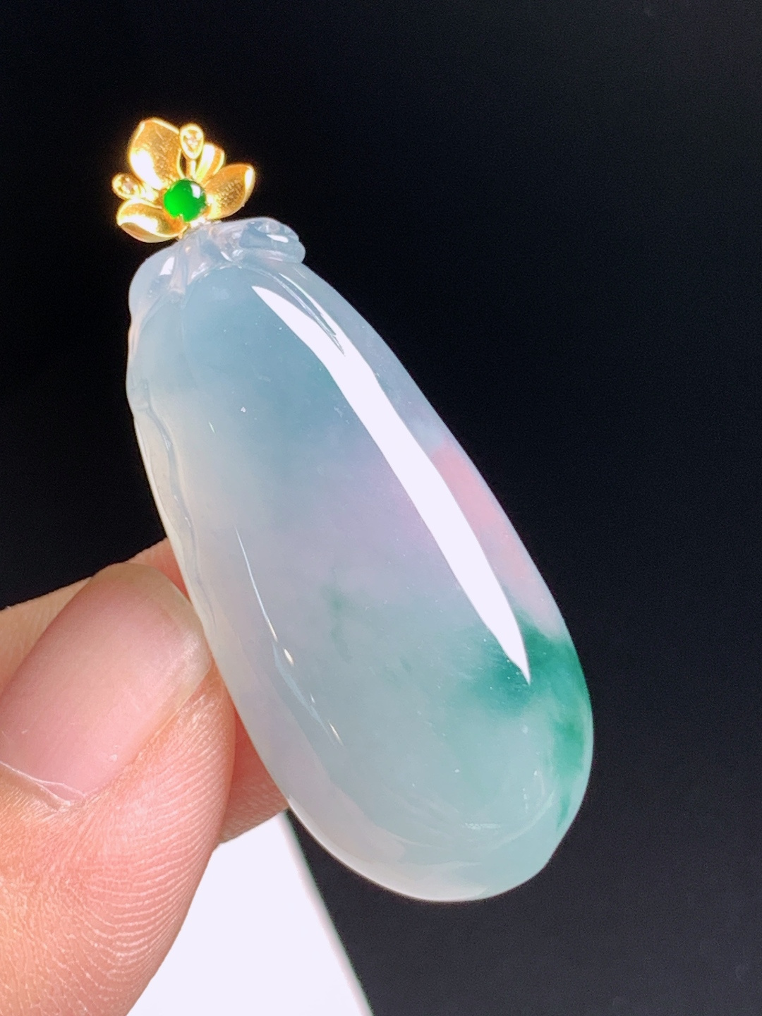 冰飘花福瓜吊坠，冰润饱满形态修长，金扣点缀福禄绵长，裸石37.5-17.6-7.744.3，0807
