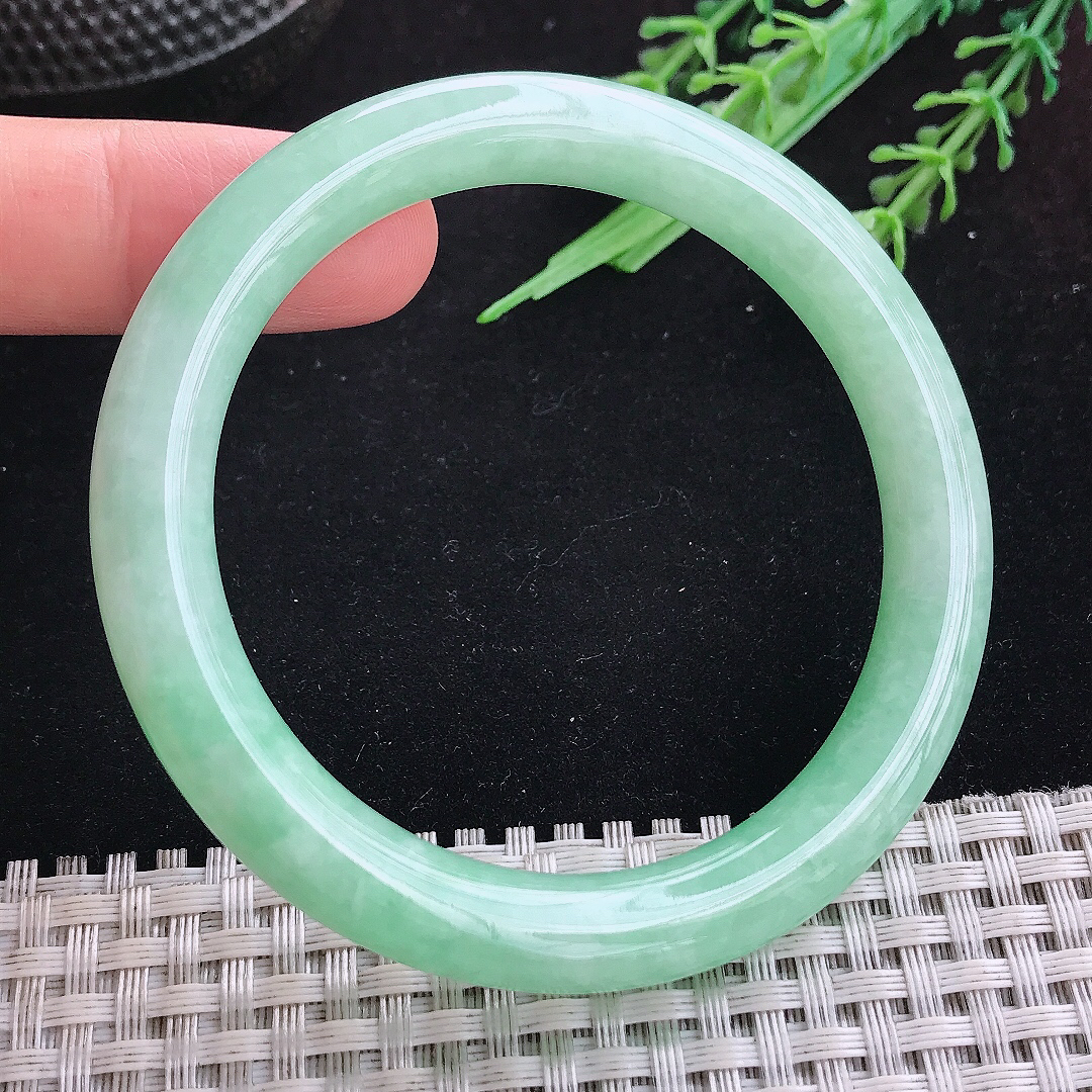 实拍A货翡翠55.8/8.8/9老坑精美苹果绿圆条手镯玉镯平安镯百搭