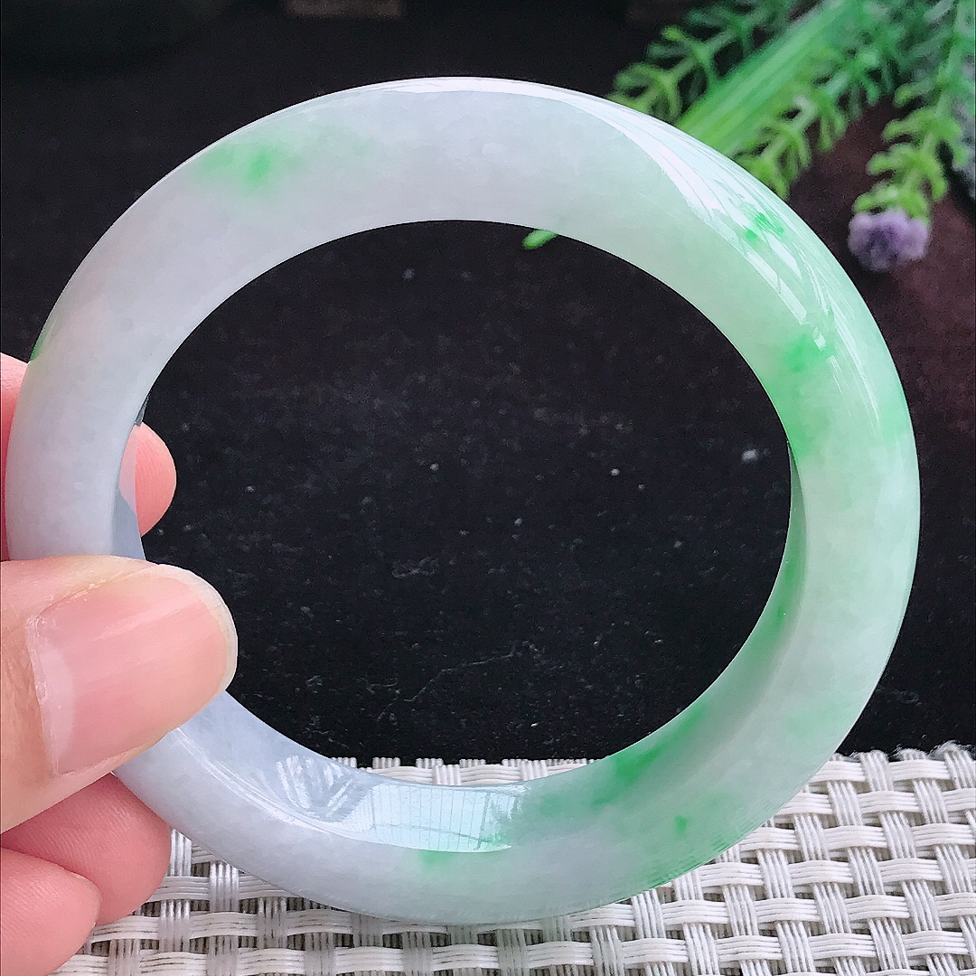 实拍A货翡翠54.5/12.8/9.7老坑精美飘阳绿手镯宽边玉镯平安镯百搭