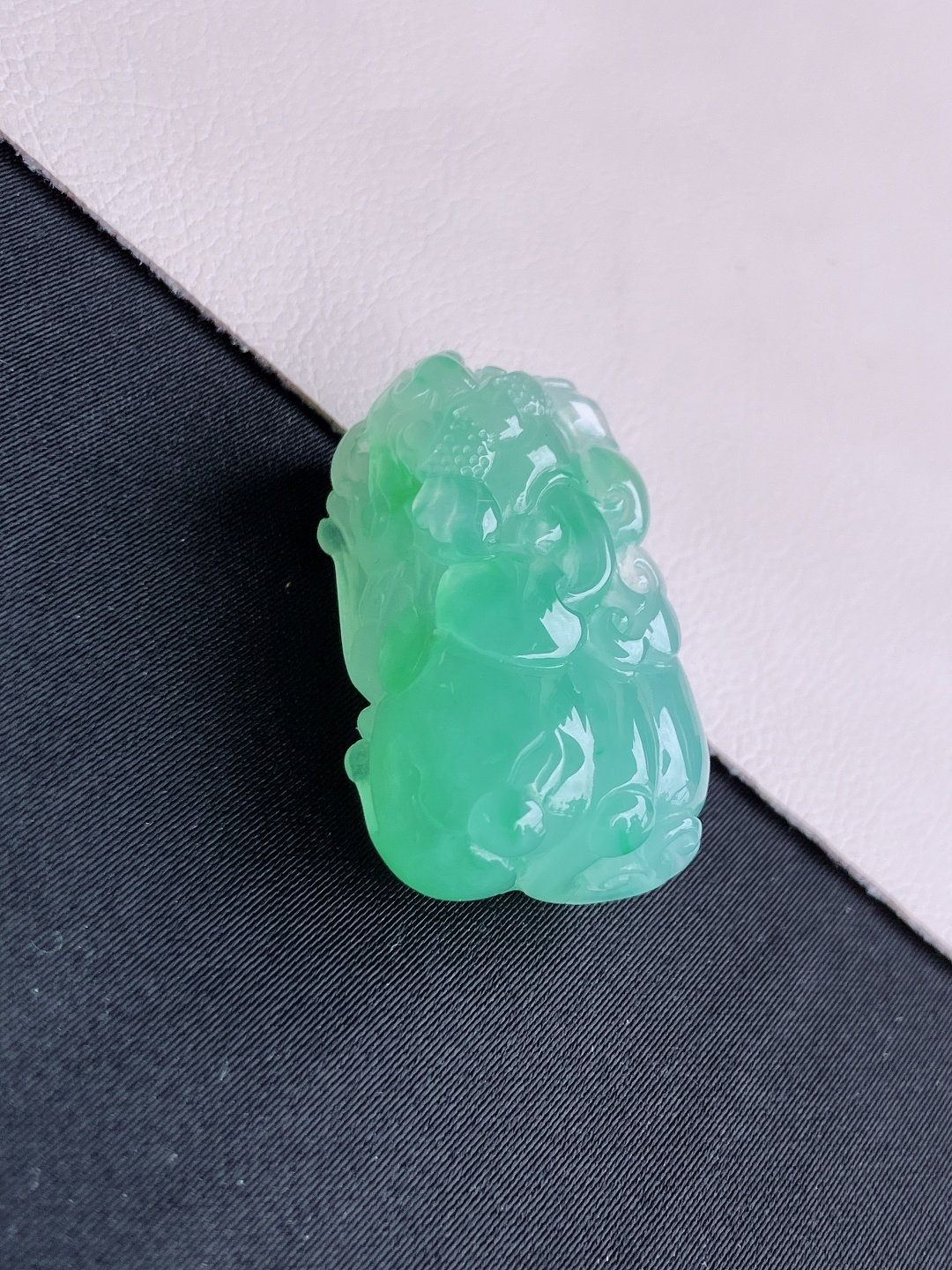 绿底貔貅，饱满大气，尺寸30.2/18.6/12.6/自然光实拍