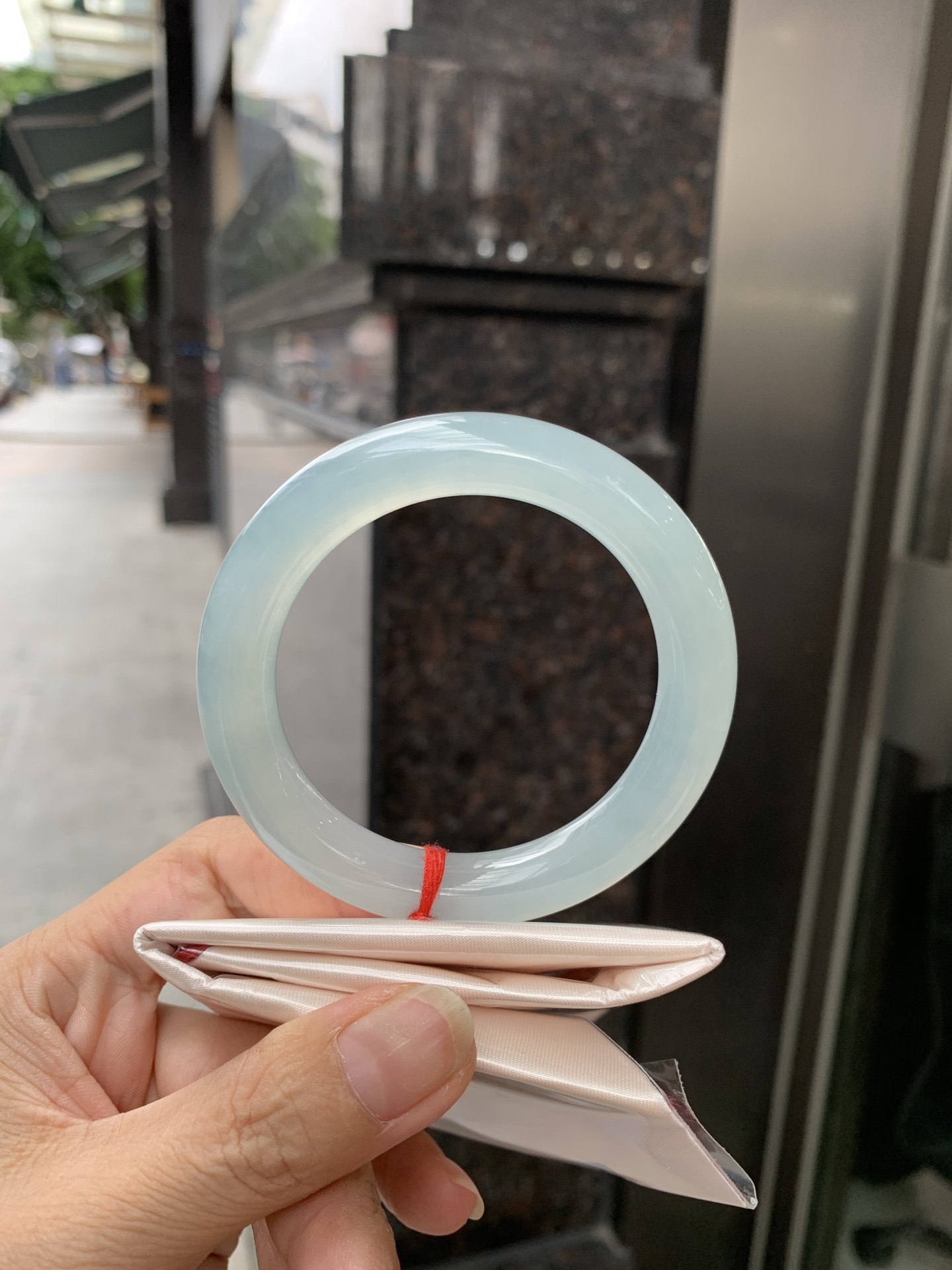 冰蓝圆条，0801-N1261，无裂，底妆胶润细腻，千变万化的冰晴蓝底色，拥有海的颜色，却散发着星空