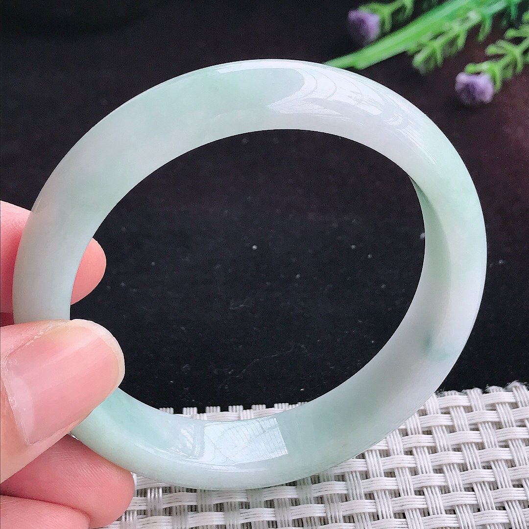 实拍A货翡翠56.5/13.3/8老坑精美温润飘阳绿手镯宽边玉镯平安镯百搭