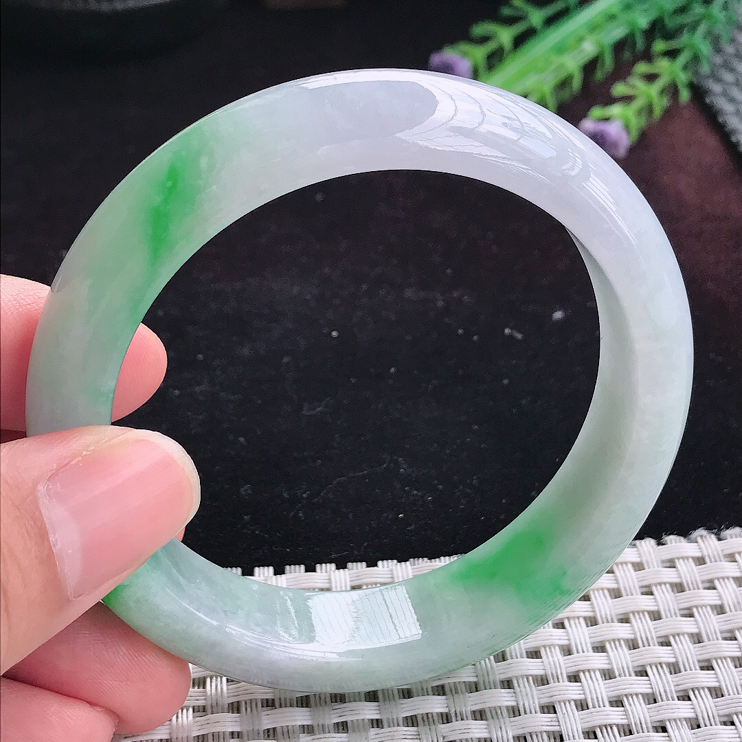 实拍A货翡翠58/14.1/8.8老坑冰润飘阳绿手镯宽边玉镯平安镯百搭