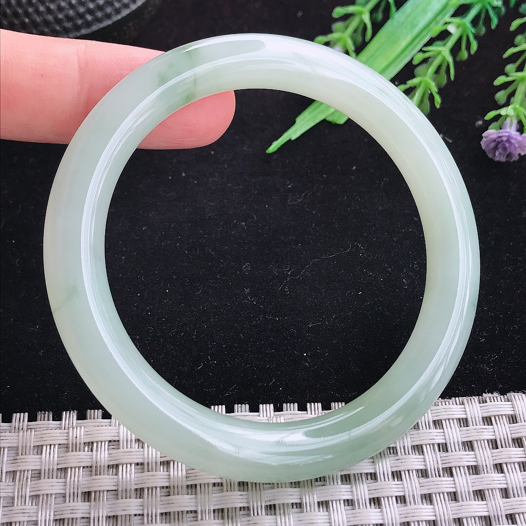 实拍A货翡翠55/8.5/9老坑冰润起胶晴绿圆条手镯宽边玉镯平安镯百搭