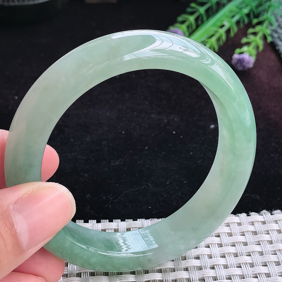 实拍A货翡翠56/13.4/8.9老坑冰润起胶满油绿手镯宽边玉镯平安镯百搭