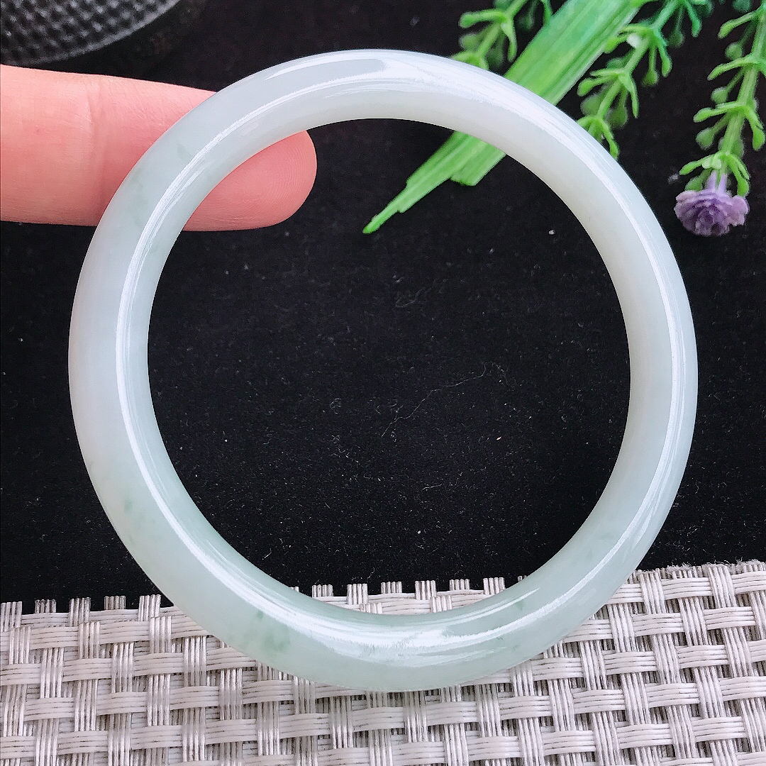 实拍A货翡翠57/8.2/8.4老坑秀气冰润飘花圆条手镯叮当镯平安镯百搭