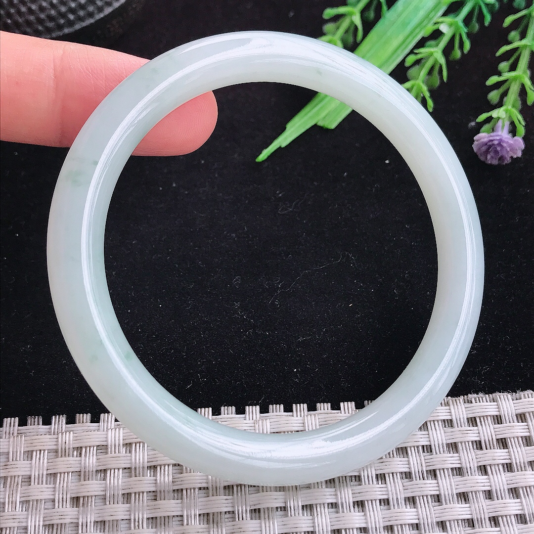 实拍A货翡翠57/8.2/8.4老坑秀气冰润飘花圆条手镯叮当镯平安镯百搭