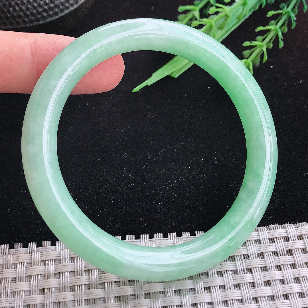 实拍A货翡翠55.8/8.8/9老坑精美苹果绿圆条手镯玉镯平安镯百搭