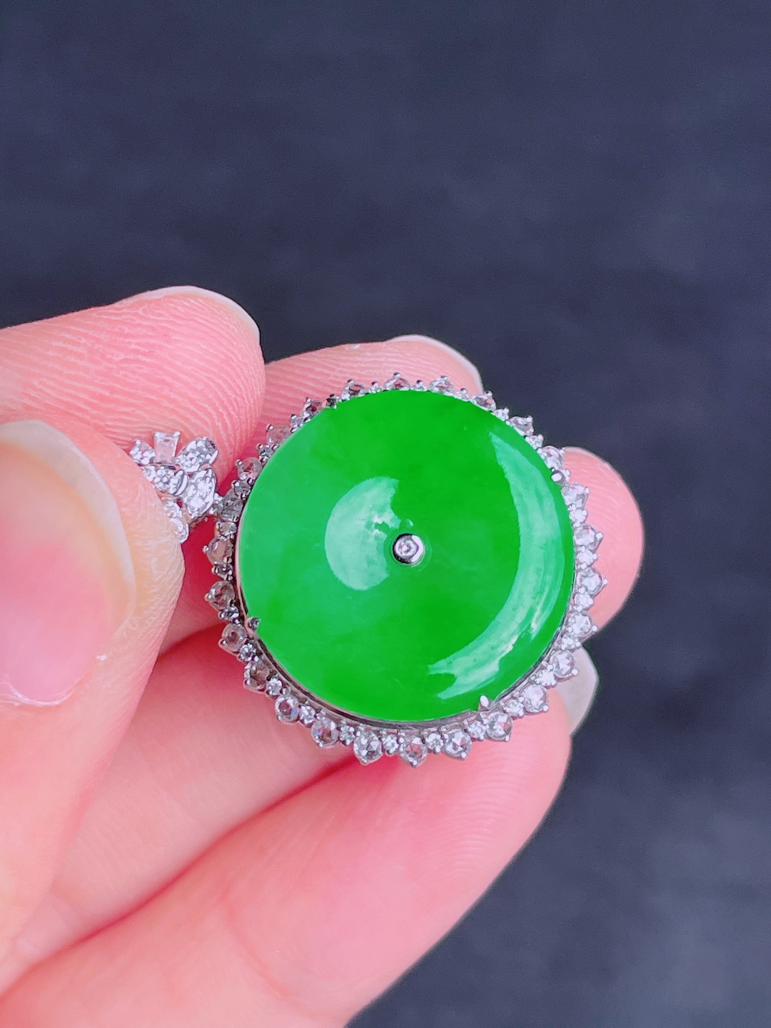 ️高冰绿平安扣吊坠，晶莹剔透，新颖时尚，品相，19-3